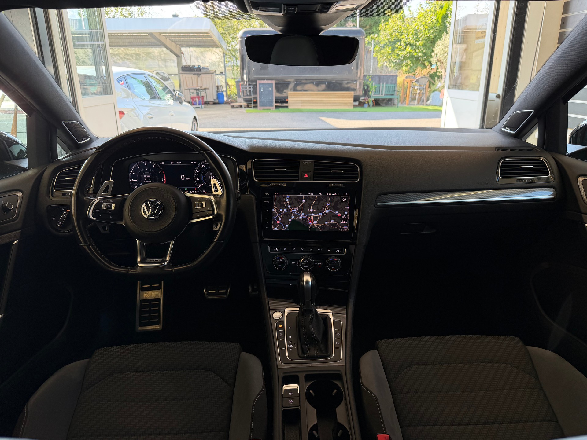 VW Golf VII 1.5 TSI 150 Highline R-Line DSG-image-8