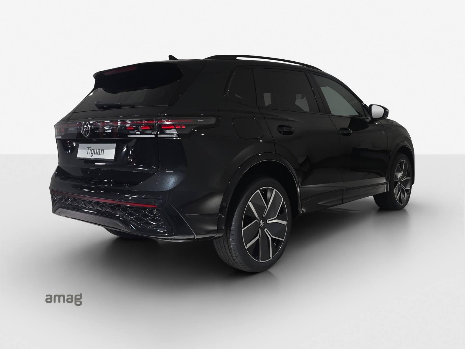 VW Tiguan 2.0 TSI DSG R-Line 4Motion-image-4