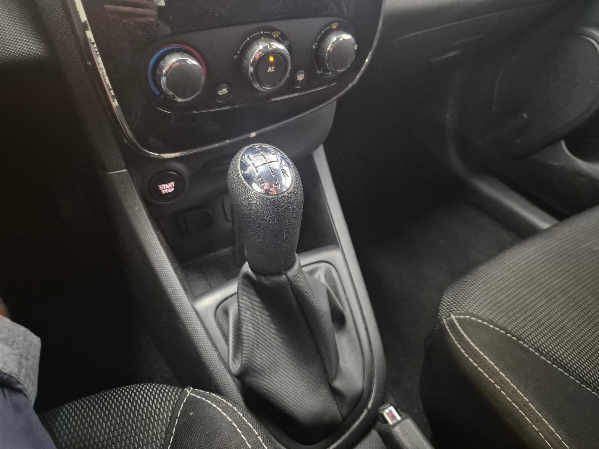 RENAULT Clio Grandtour 1.2 16V Expression-image-11