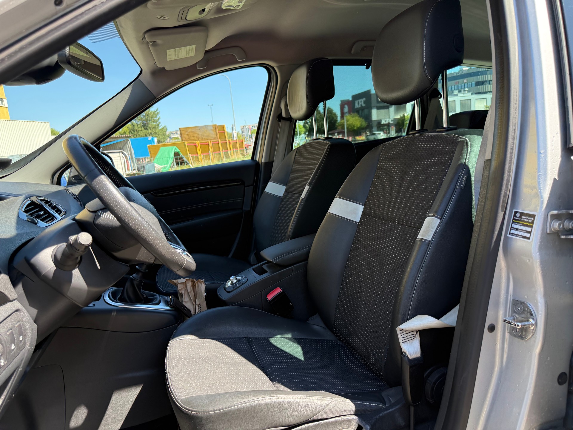 RENAULT Grand Scénic 1.2 16V Turbo Bose Edition-image-9