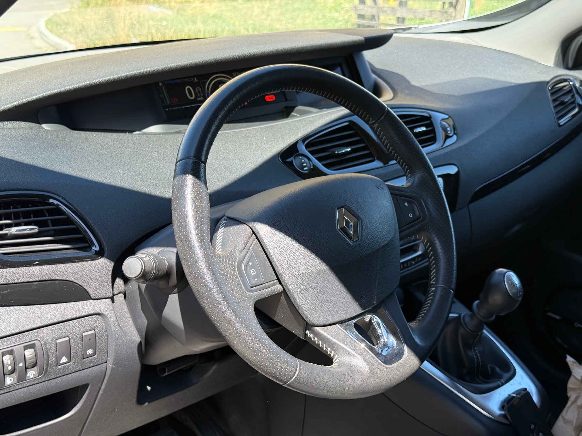 RENAULT Grand Scénic 1.2 16V Turbo Bose Edition-image-10