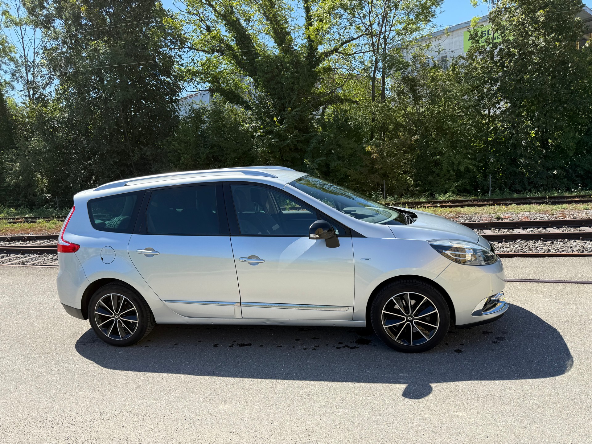 RENAULT Grand Scénic 1.2 16V Turbo Bose Edition-image-3
