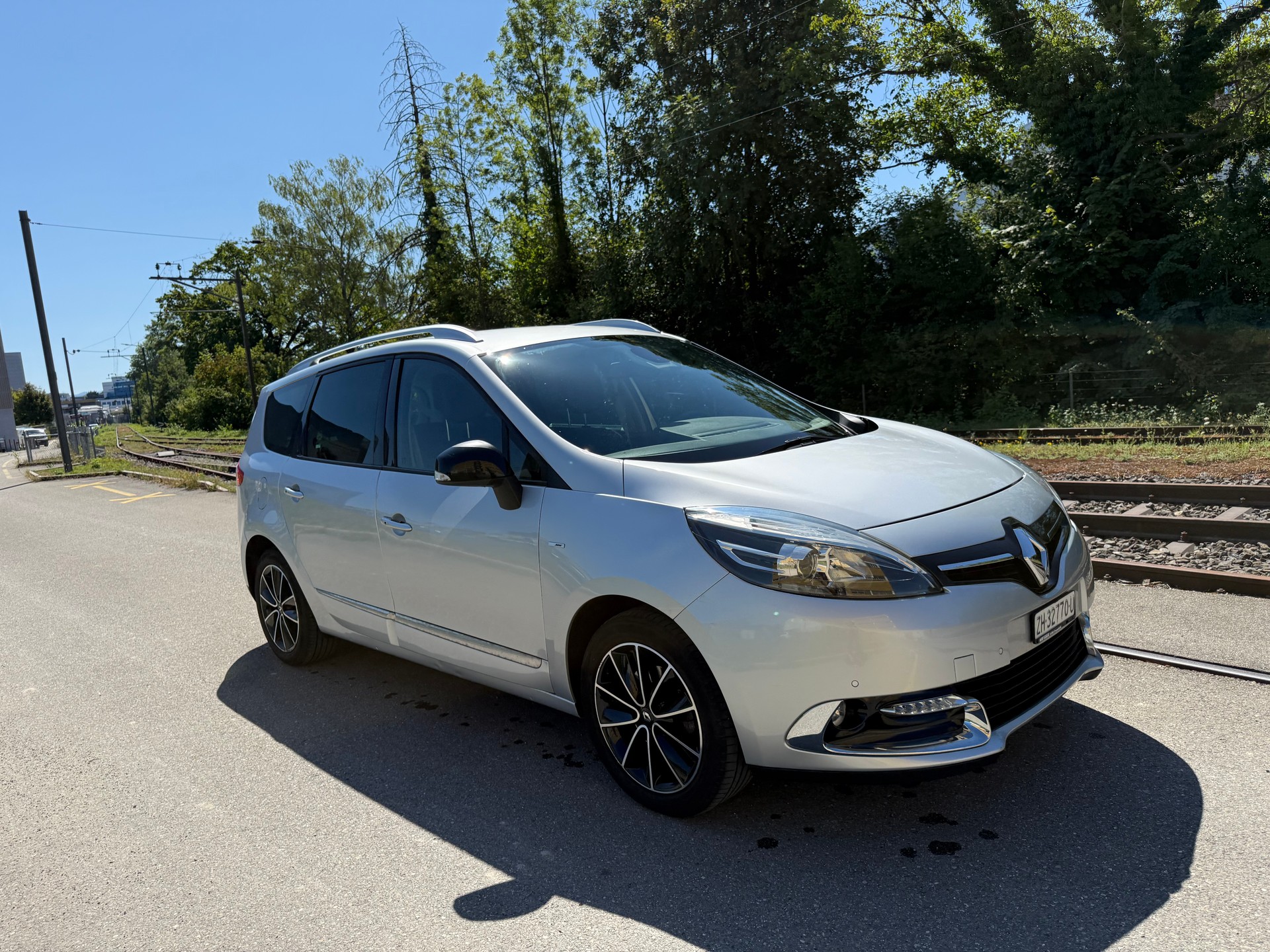 RENAULT Grand Scénic 1.2 16V Turbo Bose Edition-image-2