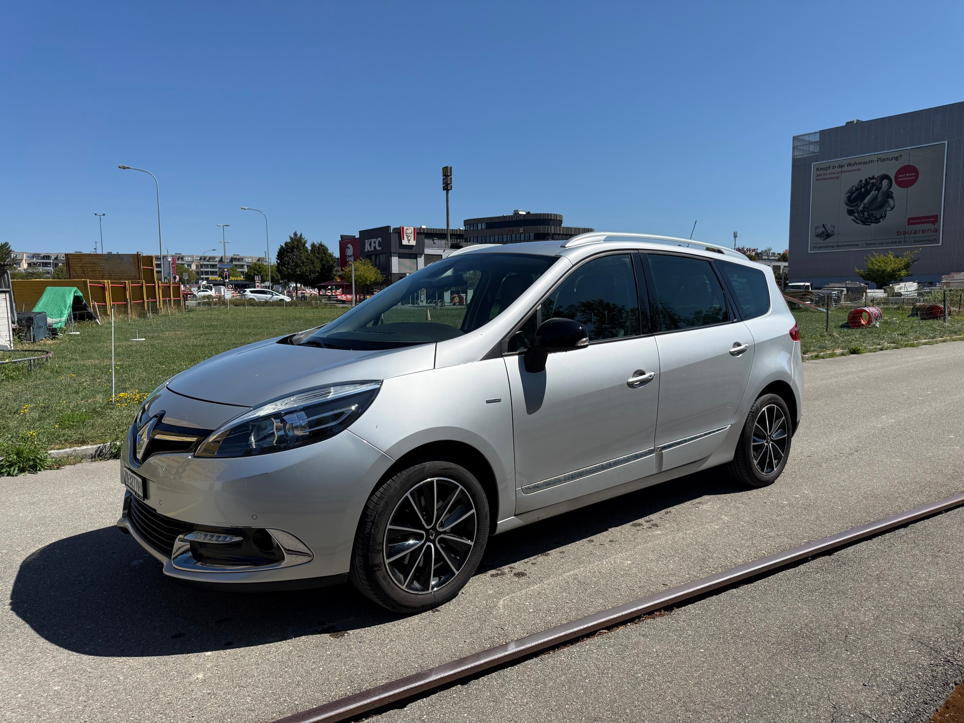 RENAULT Grand Scénic 1.2 16V Turbo Bose Edition-image-0