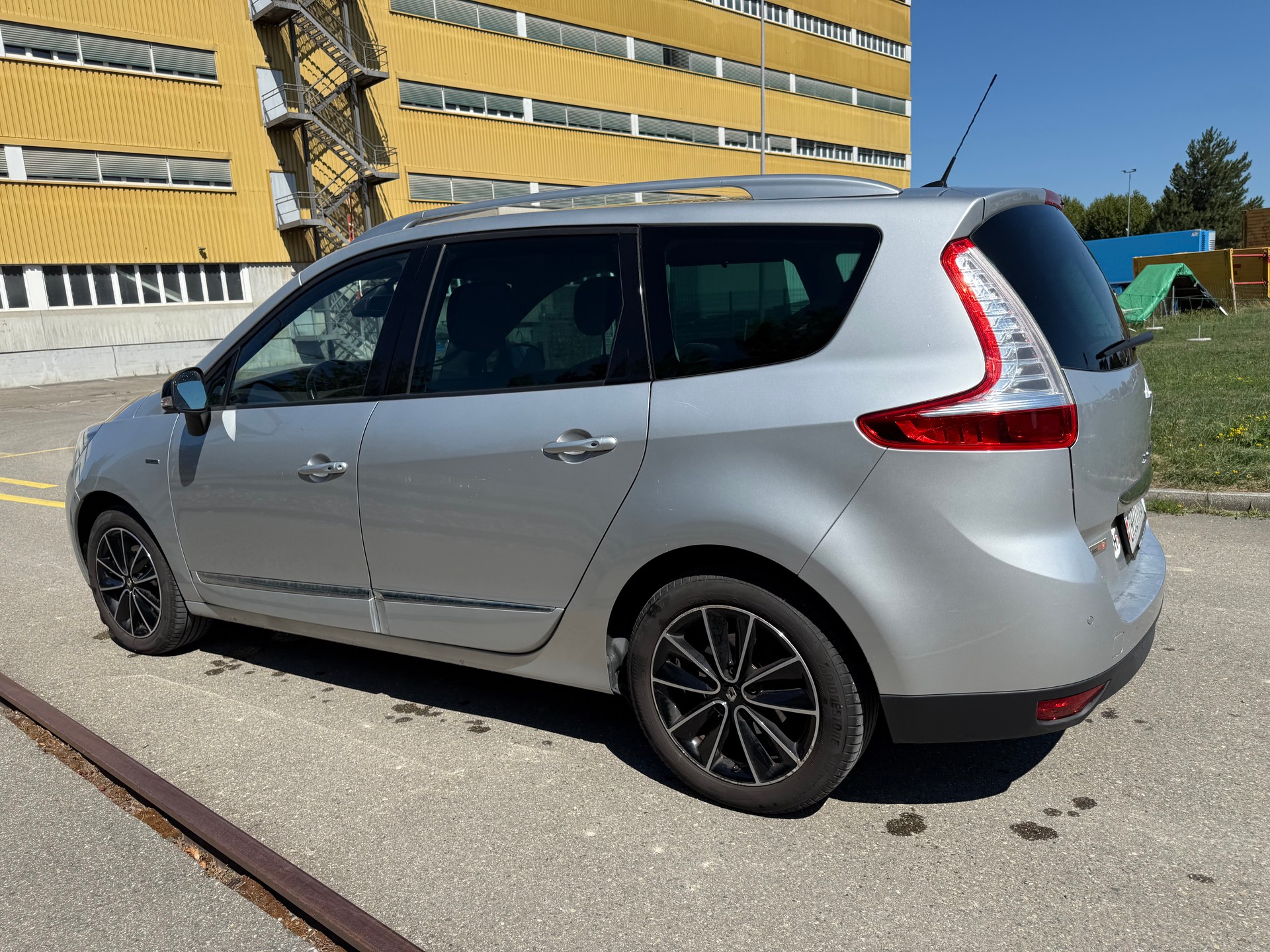 RENAULT Grand Scénic 1.2 16V Turbo Bose Edition-image-8