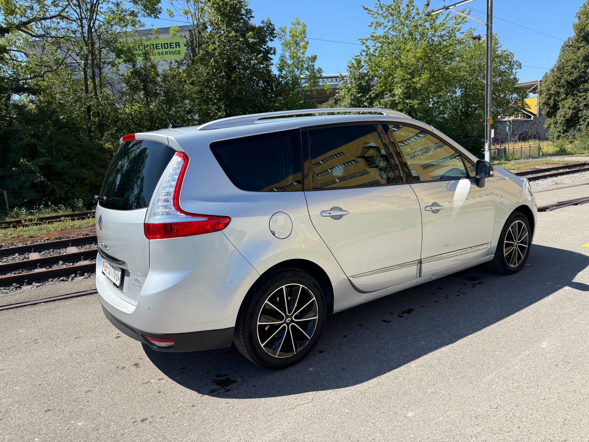 RENAULT Grand Scénic 1.2 16V Turbo Bose Edition-image-4