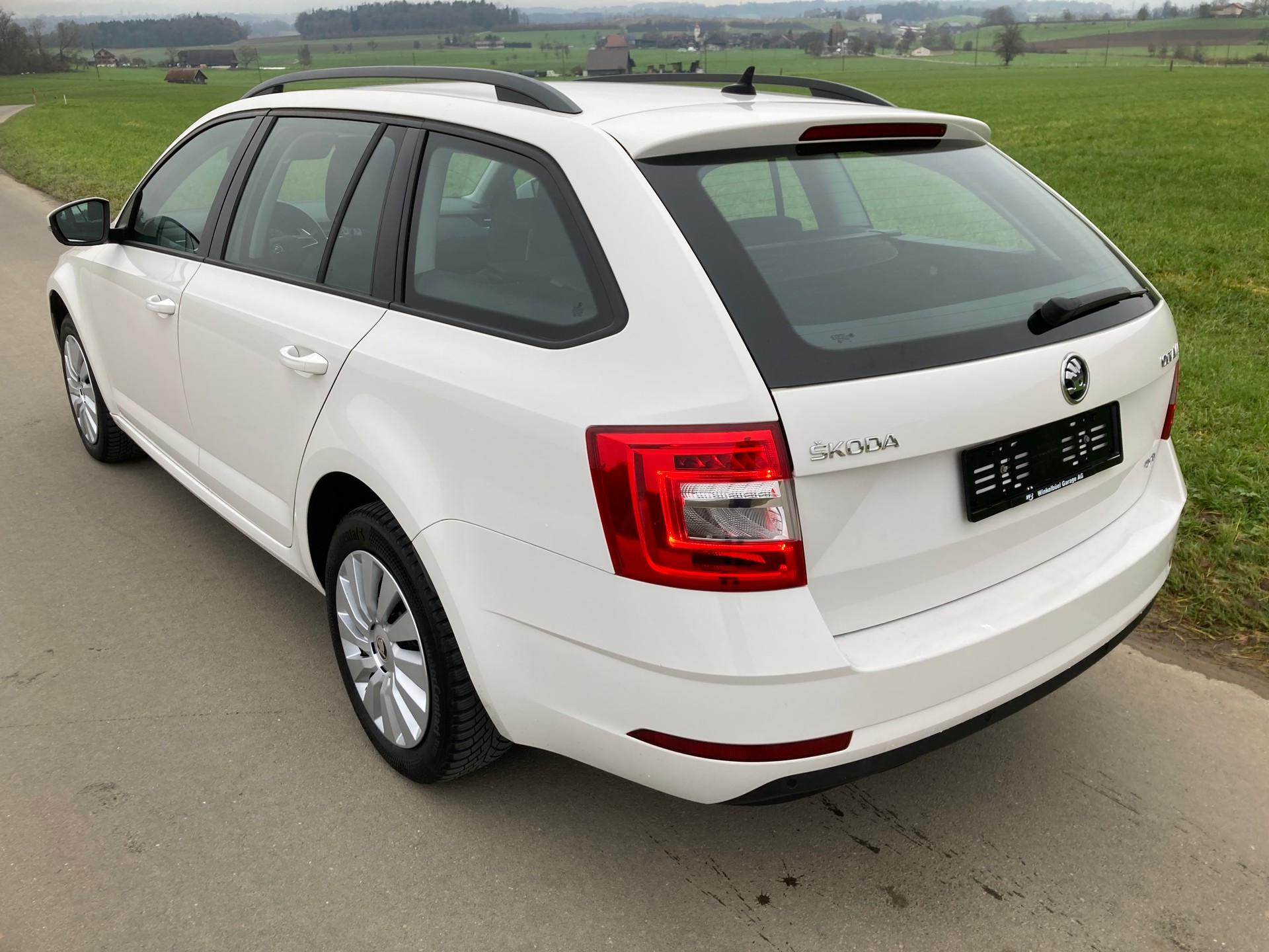 SKODA Octavia Combi 1.6 TDI Ambition 4x4 mit Anhängerkupplung-image-3