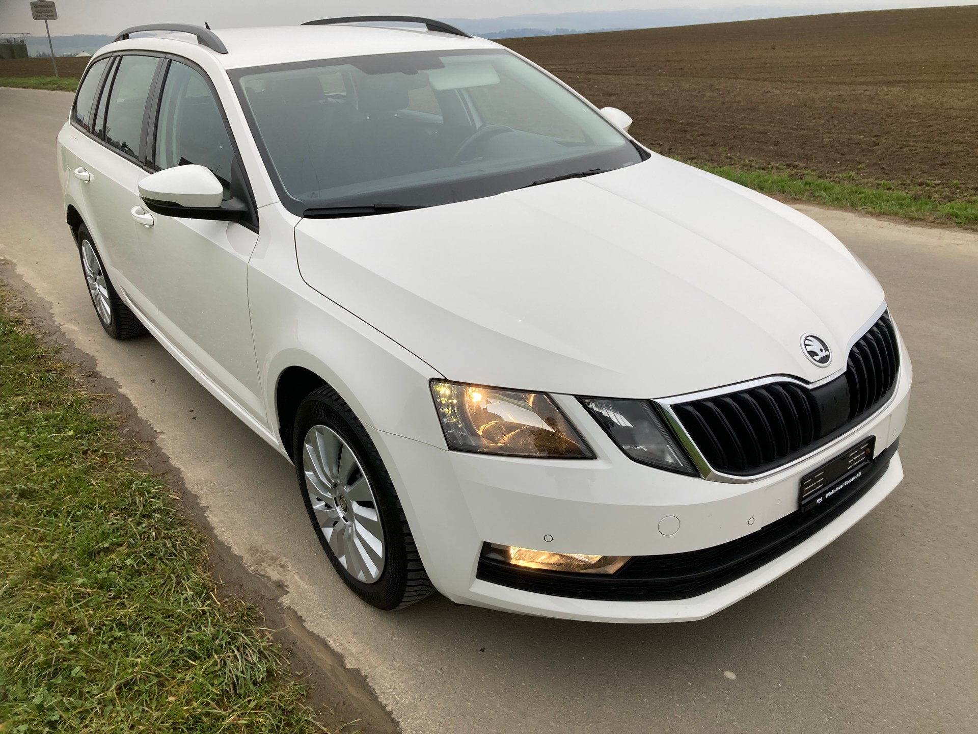 SKODA Octavia Combi 1.6 TDI Ambition 4x4 mit Anhängerkupplung-image-1