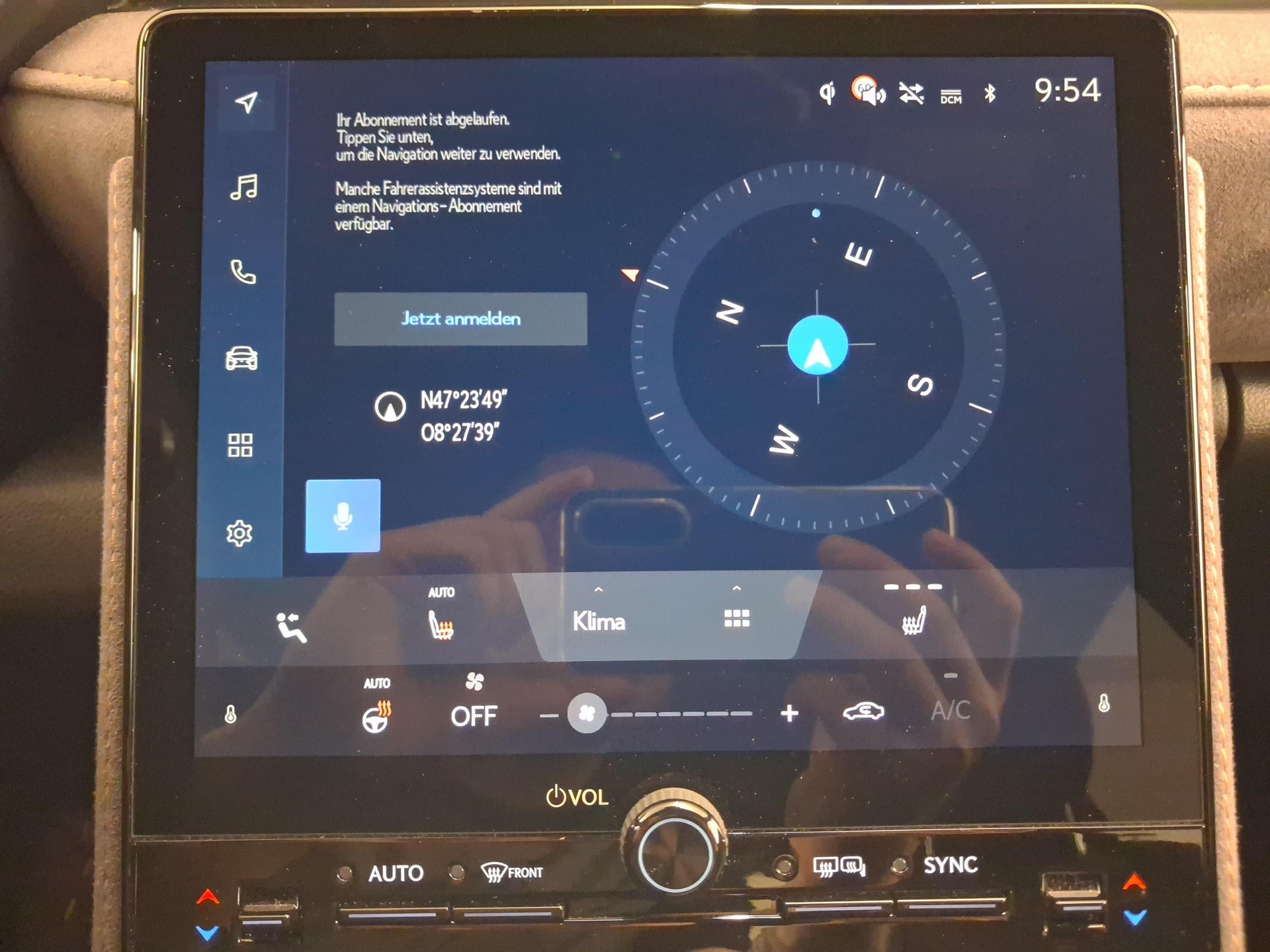 LEXUS LBX 1.5 Hybrid Cool AWD-image-12