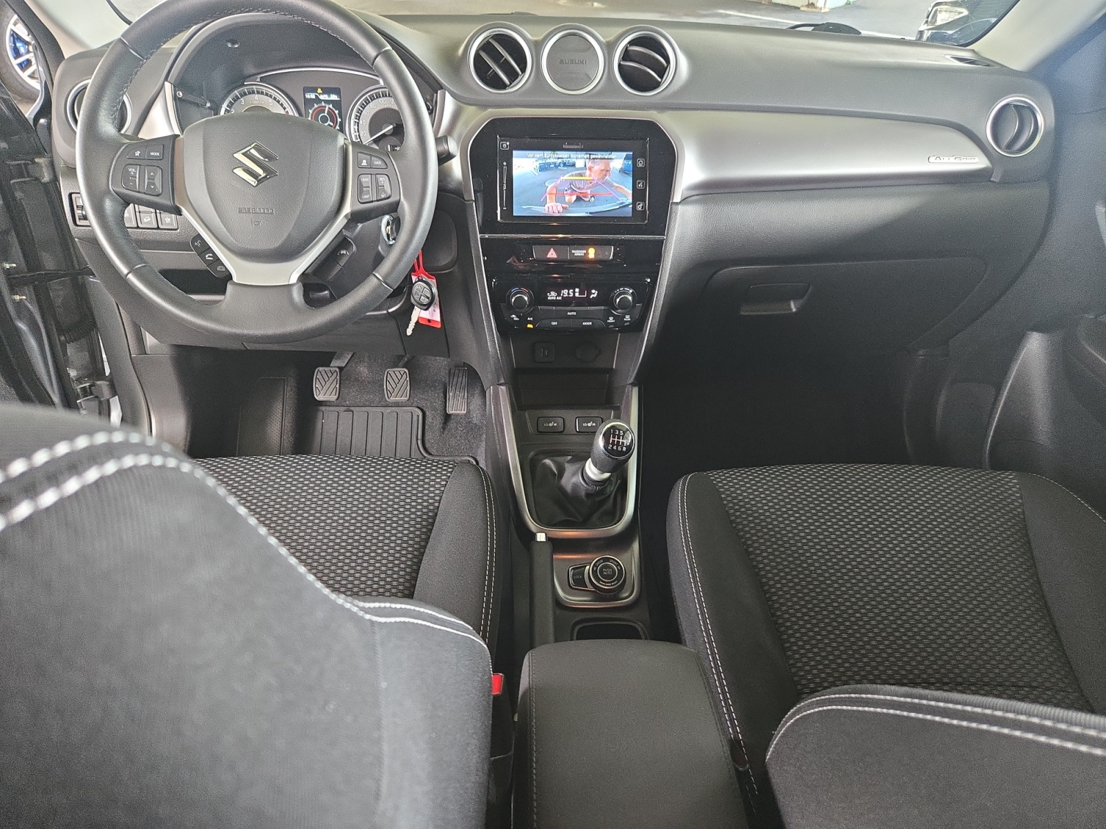SUZUKI Vitara 1.4 T Compact+ 4x4-image-9