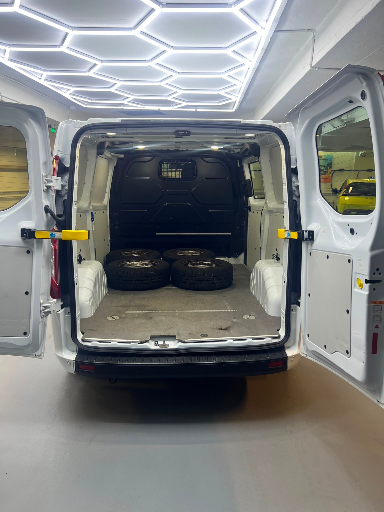 FORD Transit Custom Van 280 L1H1Trend-image-3