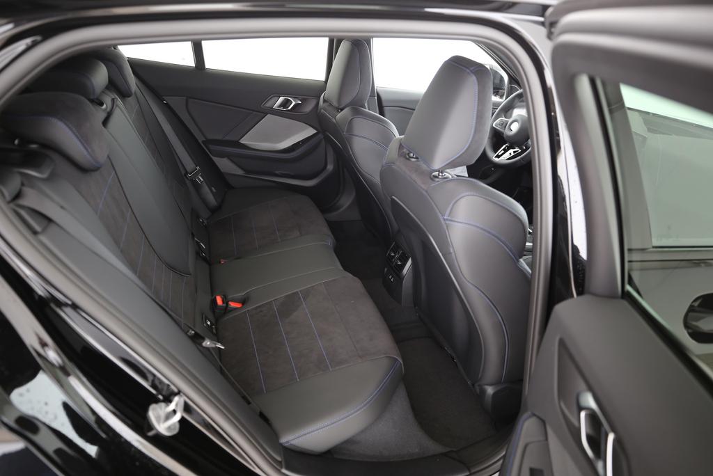 BMW 120i-image-19