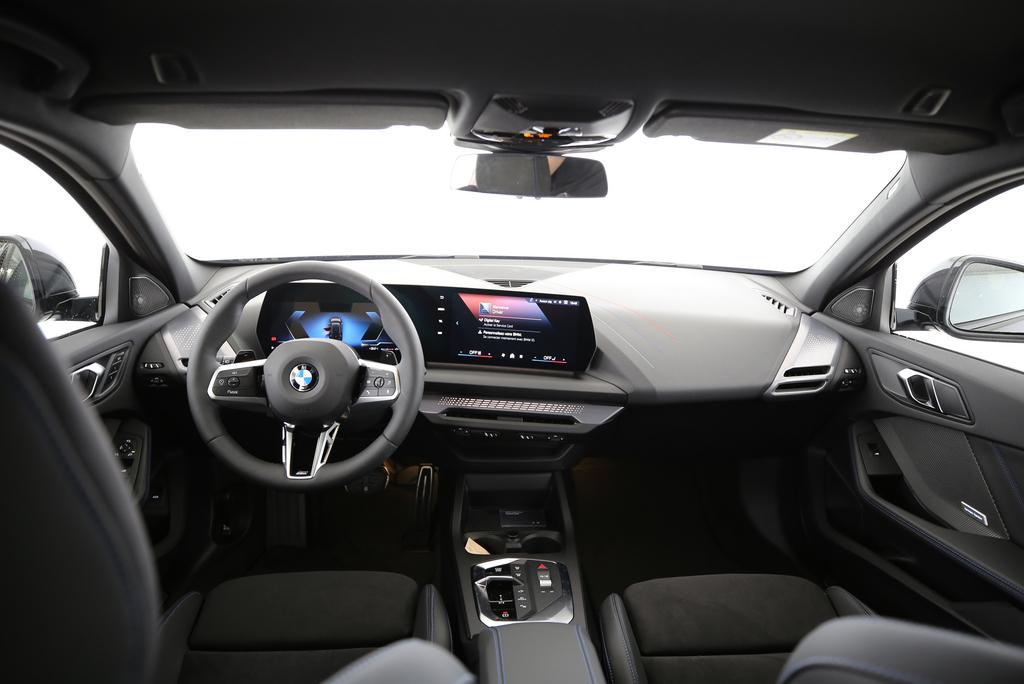 BMW 120i-image-16