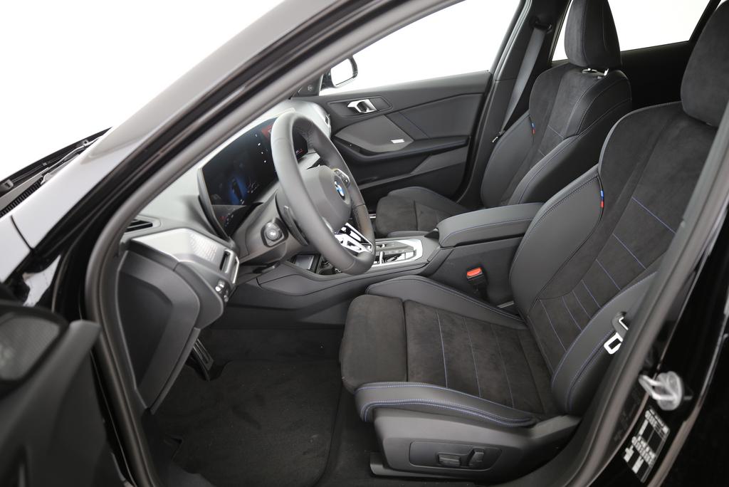 BMW 120i-image-17