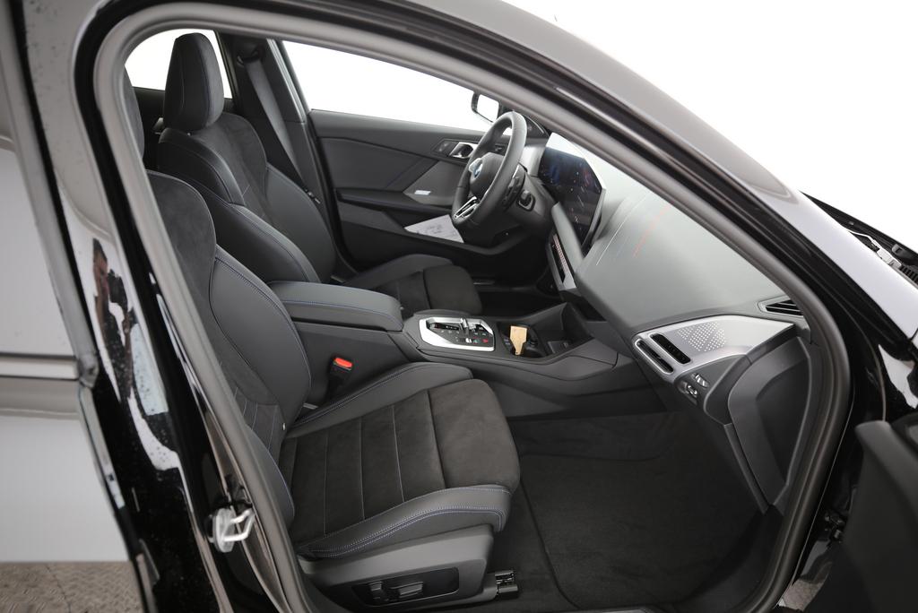 BMW 120i-image-18