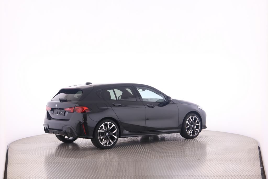 BMW 120i-image-8