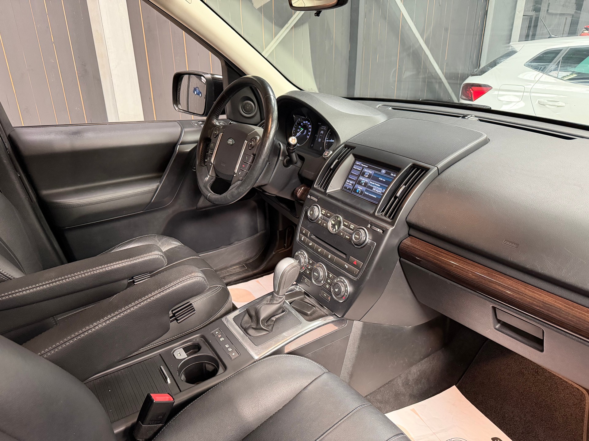 LAND ROVER Freelander 2.2 SD4 HSE Automatic-image-8