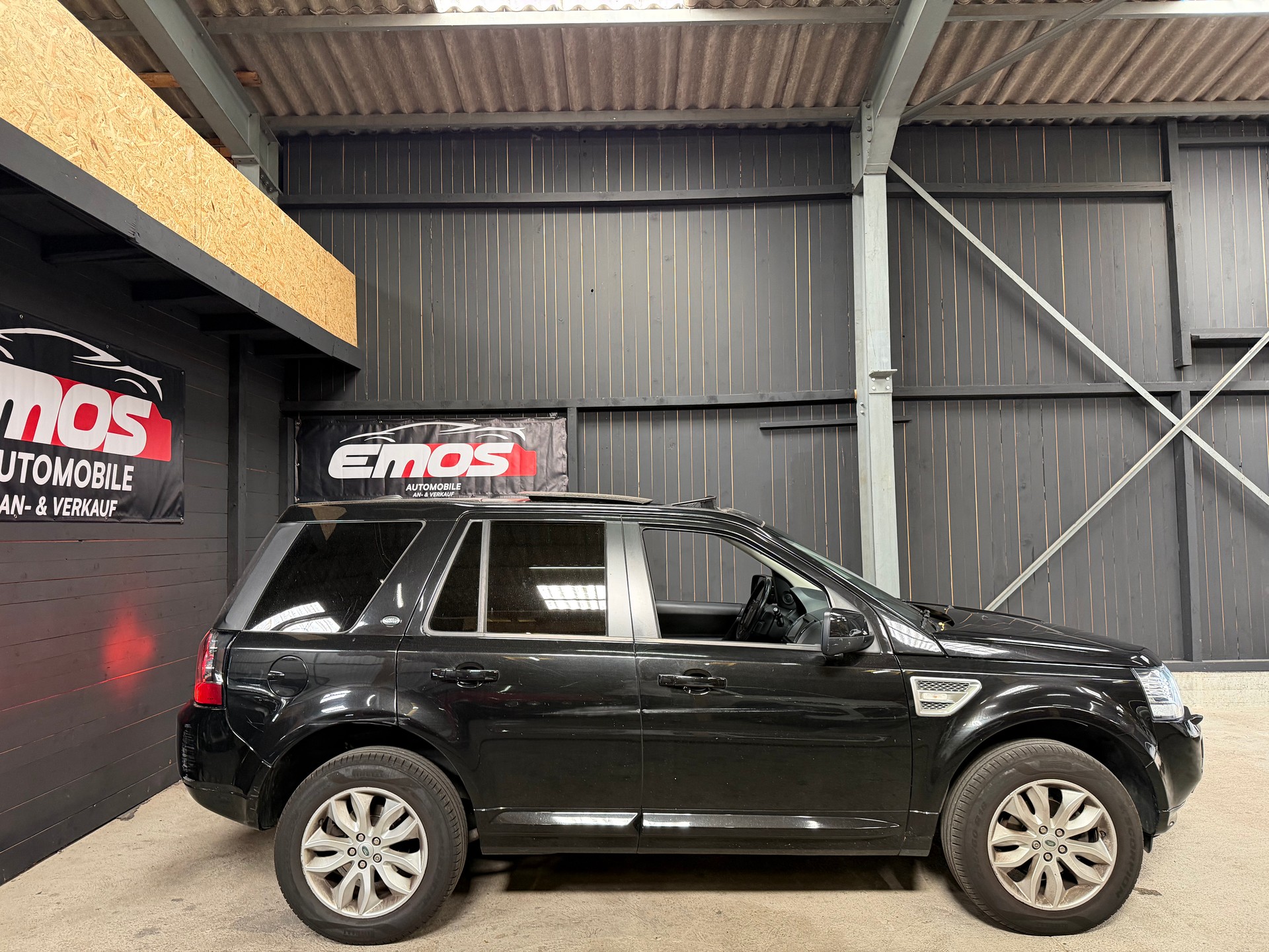 LAND ROVER Freelander 2.2 SD4 HSE Automatic-image-3