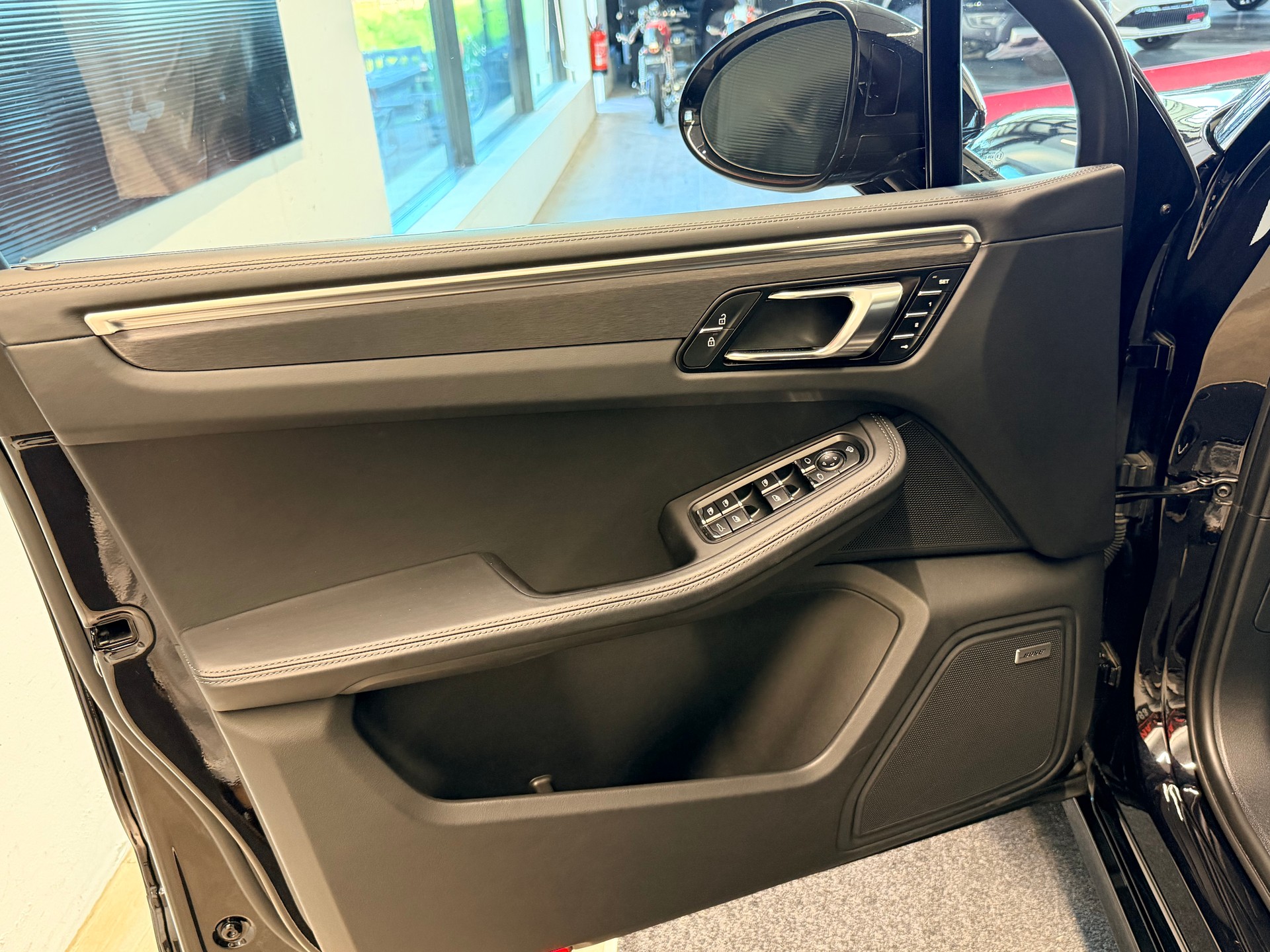 PORSCHE Macan GTS PDK-image-13