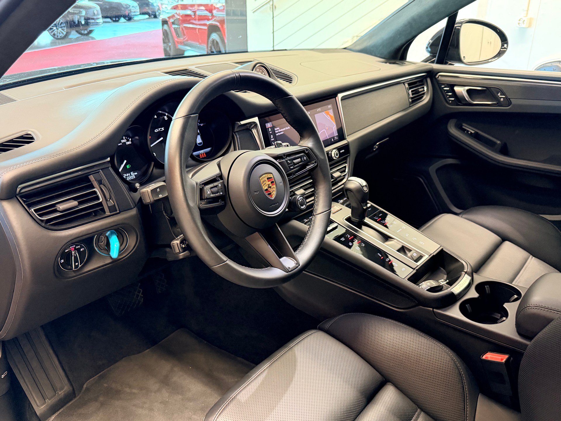 PORSCHE Macan GTS PDK-image-12