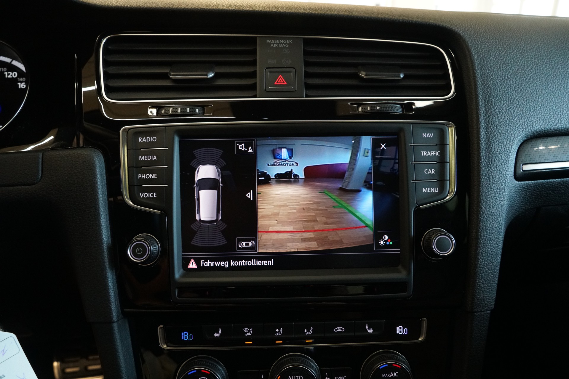VW Golf 2.0 TSI R 4Motion DSG-image-15