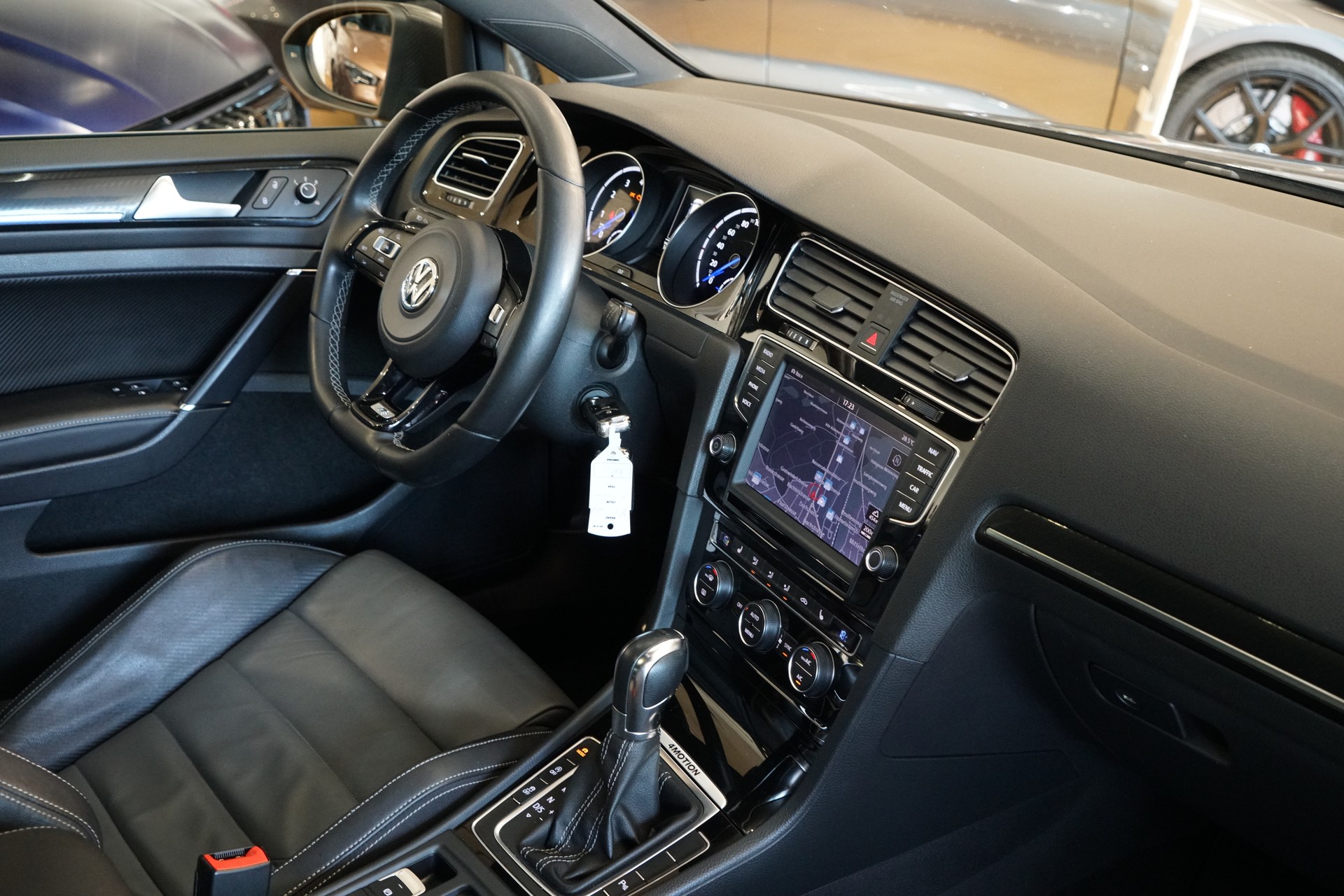 VW Golf 2.0 TSI R 4Motion DSG-image-21