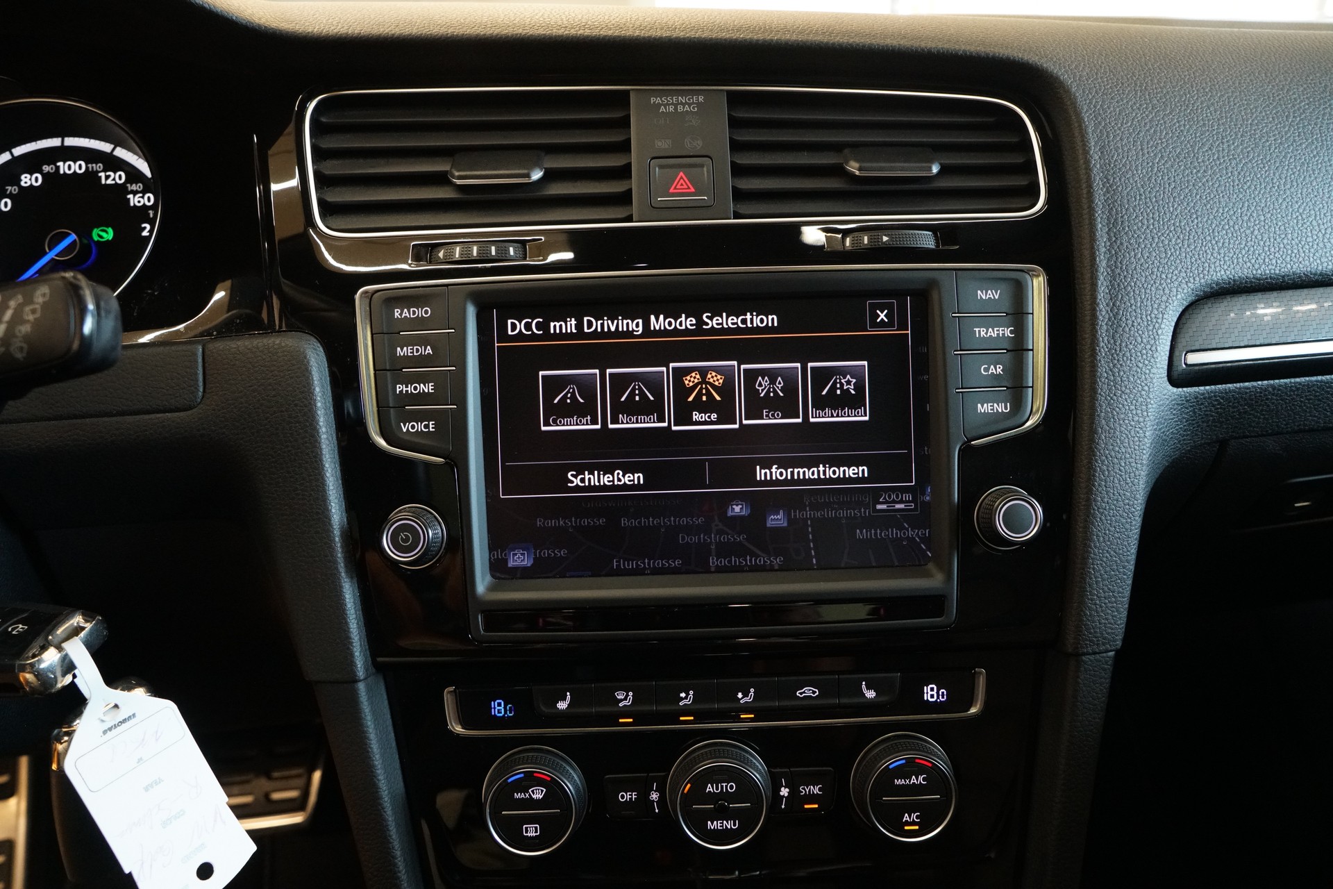 VW Golf 2.0 TSI R 4Motion DSG-image-16
