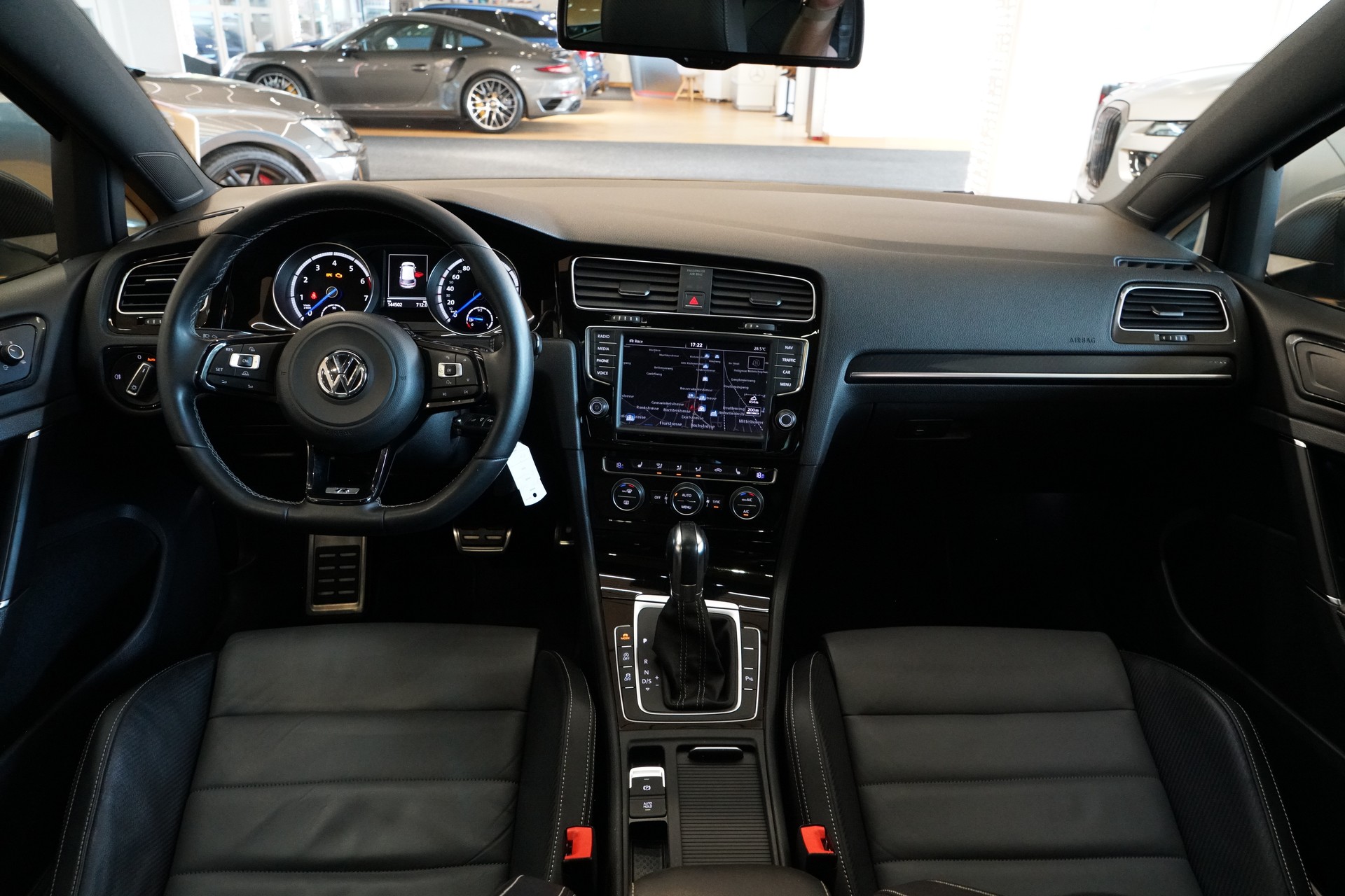VW Golf 2.0 TSI R 4Motion DSG-image-11
