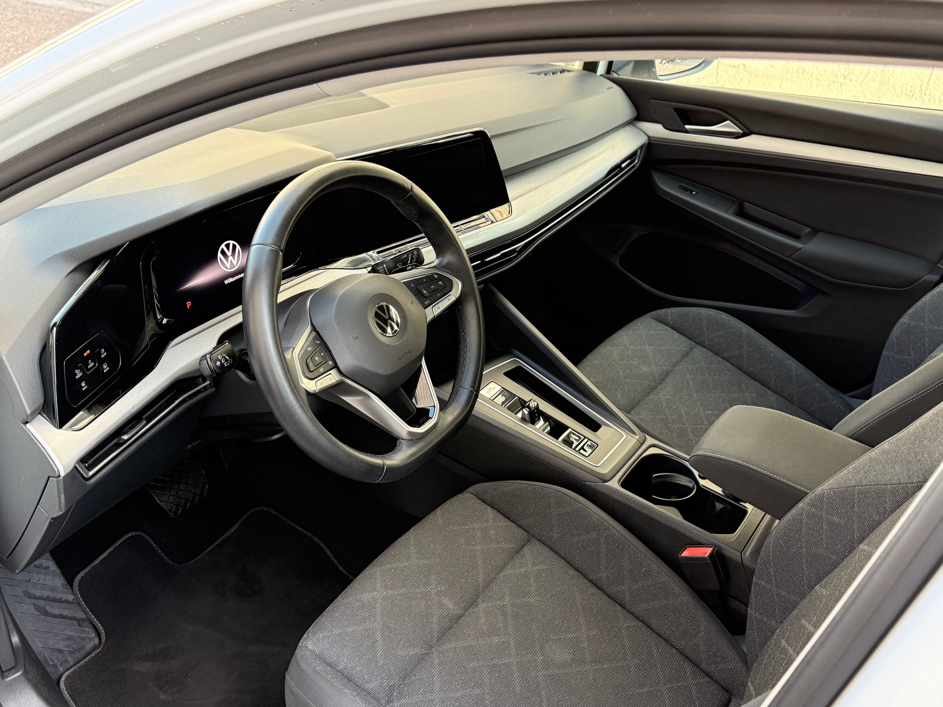 VW Golf Variant 2.0 TDI Life DSG 4Motion-image-4