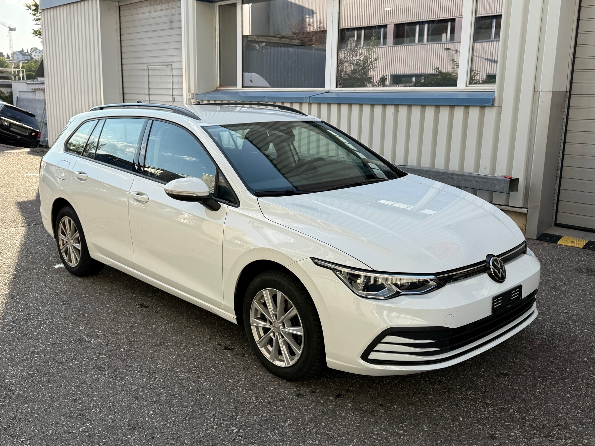 VW Golf Variant 2.0 TDI Life DSG 4Motion-image-1