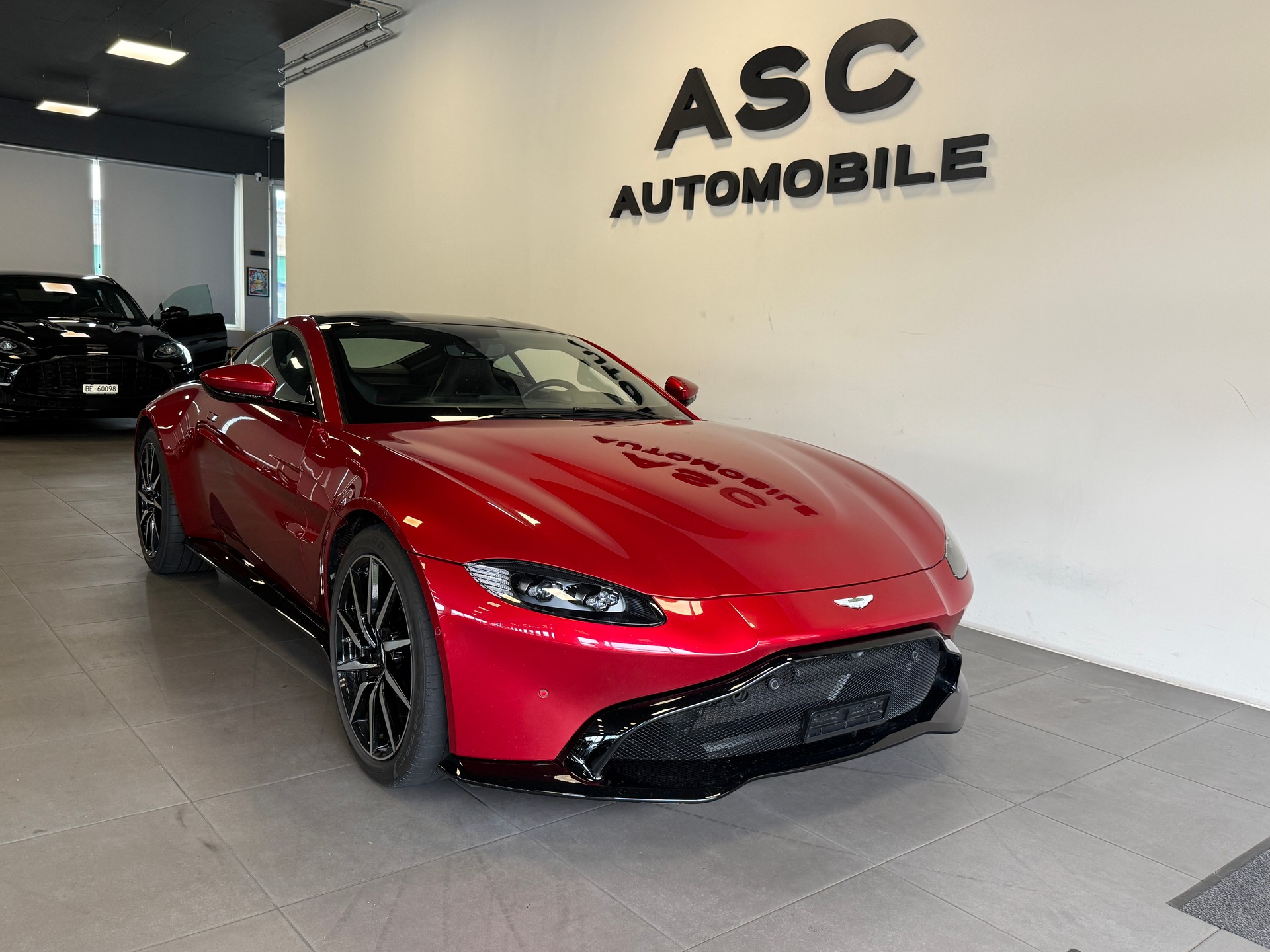 ASTON MARTIN V8 Vantage