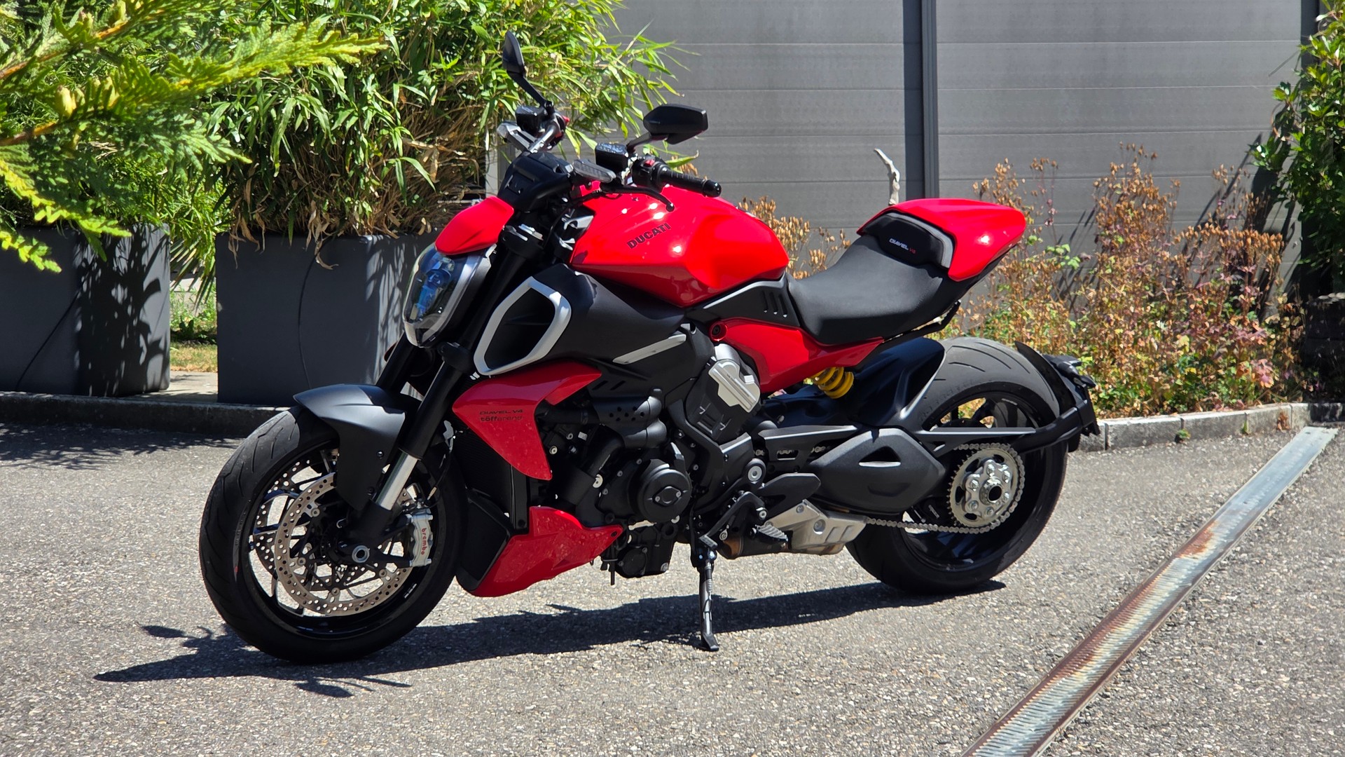 DUCATI Diavel V4-showroom-element-2