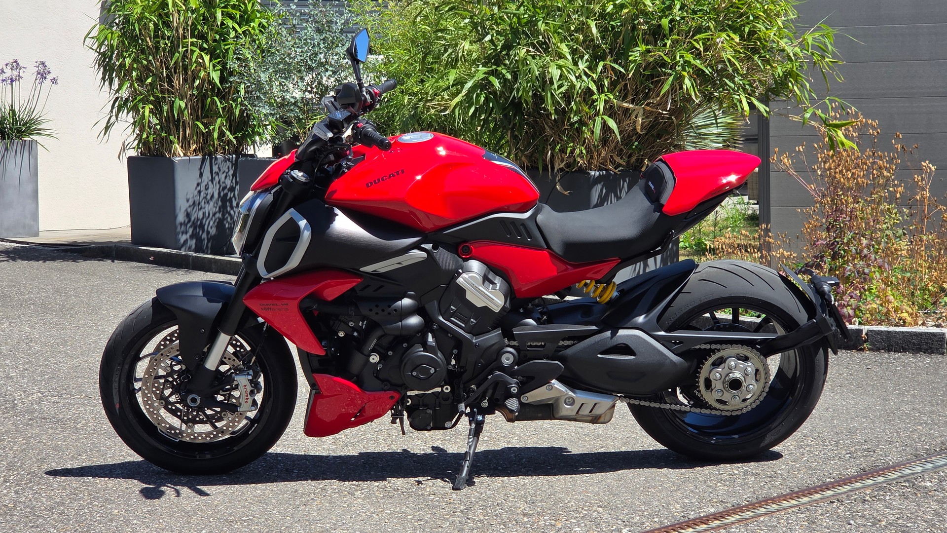 DUCATI Diavel V4-showroom-element-3
