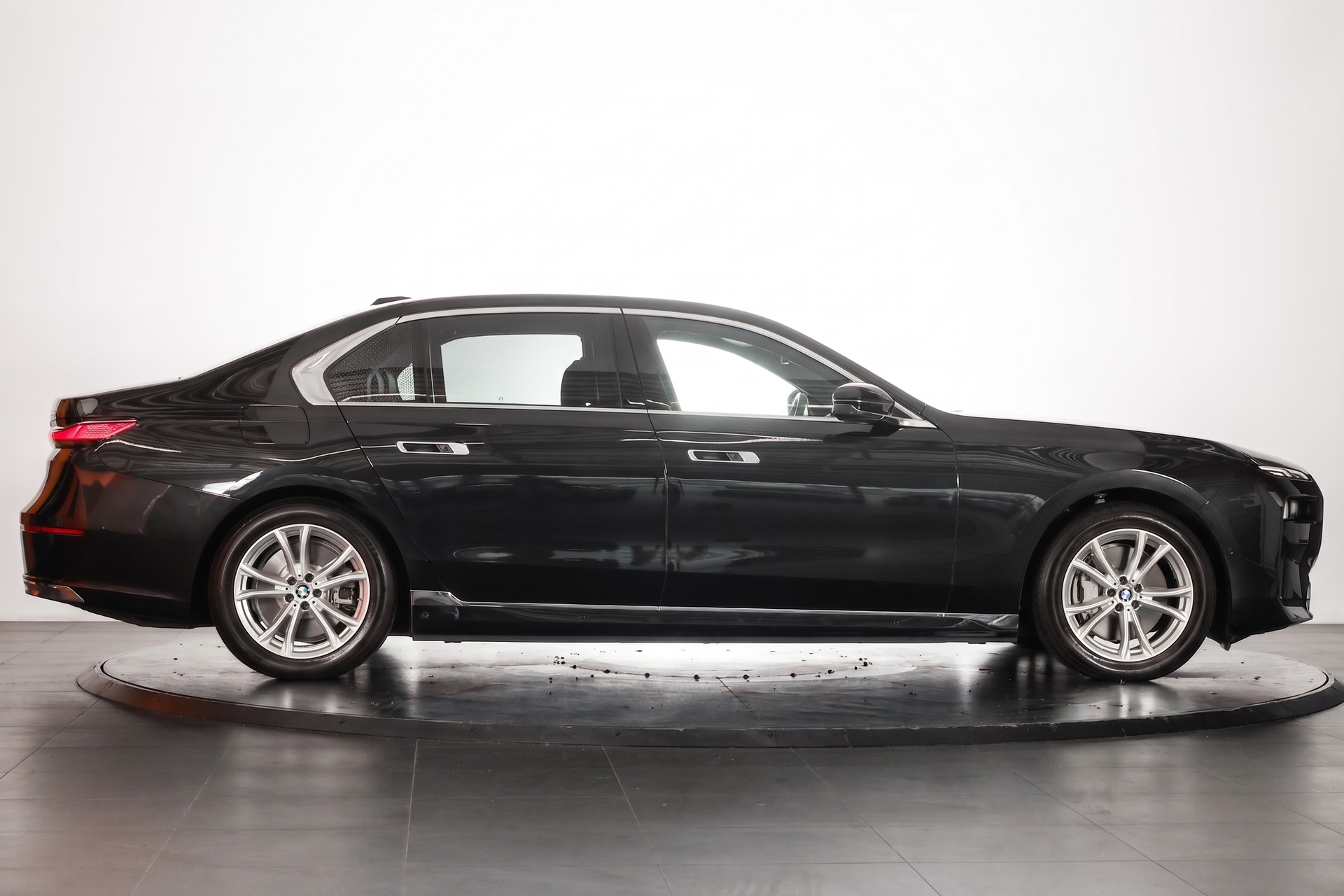 BMW i7 xDrive 60 Executive Lounge-image-4