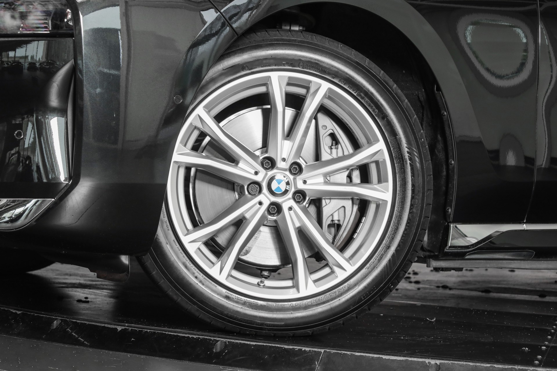 BMW i7 xDrive 60 Executive Lounge-image-24