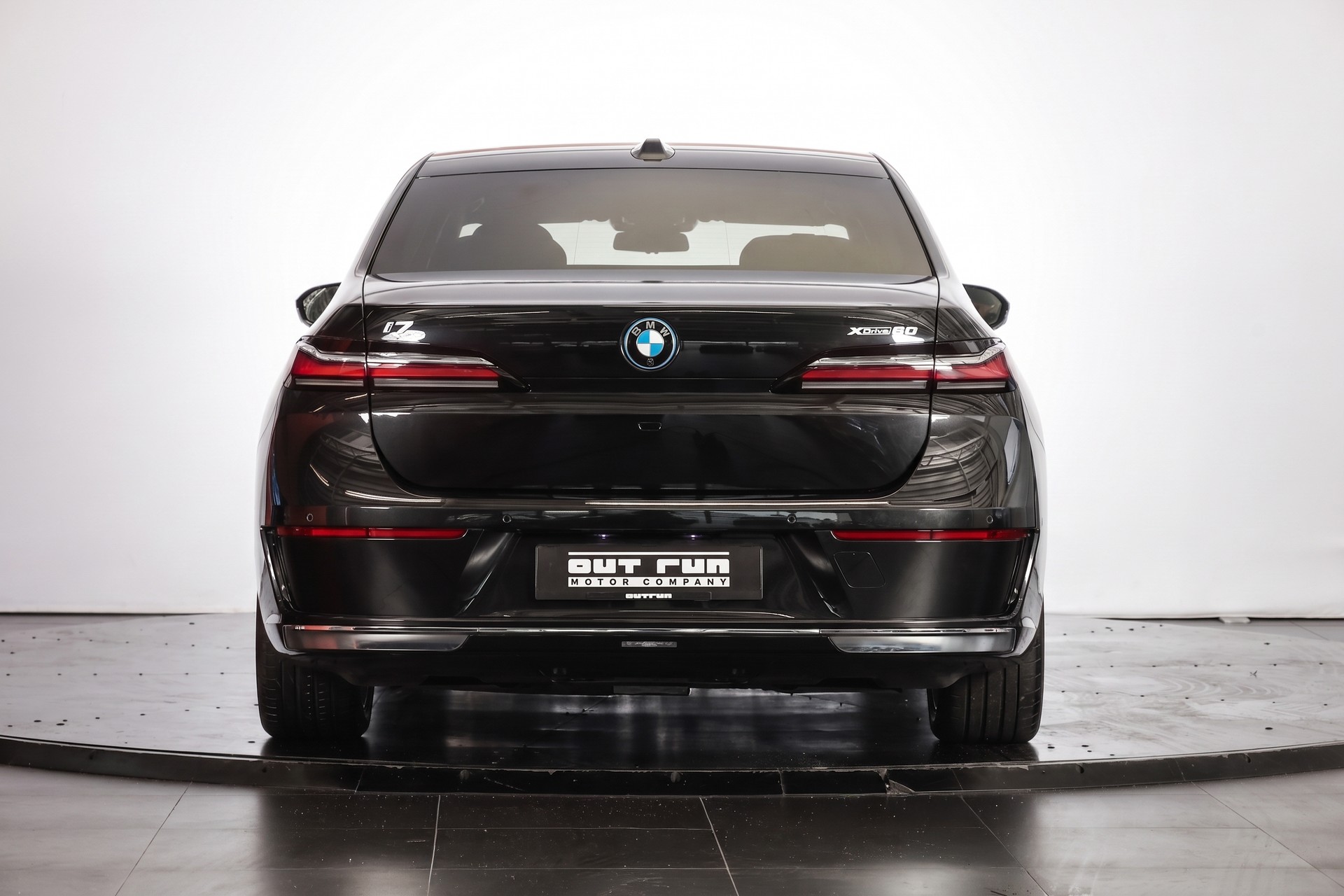 BMW i7 xDrive 60 Executive Lounge-showroom-element-2