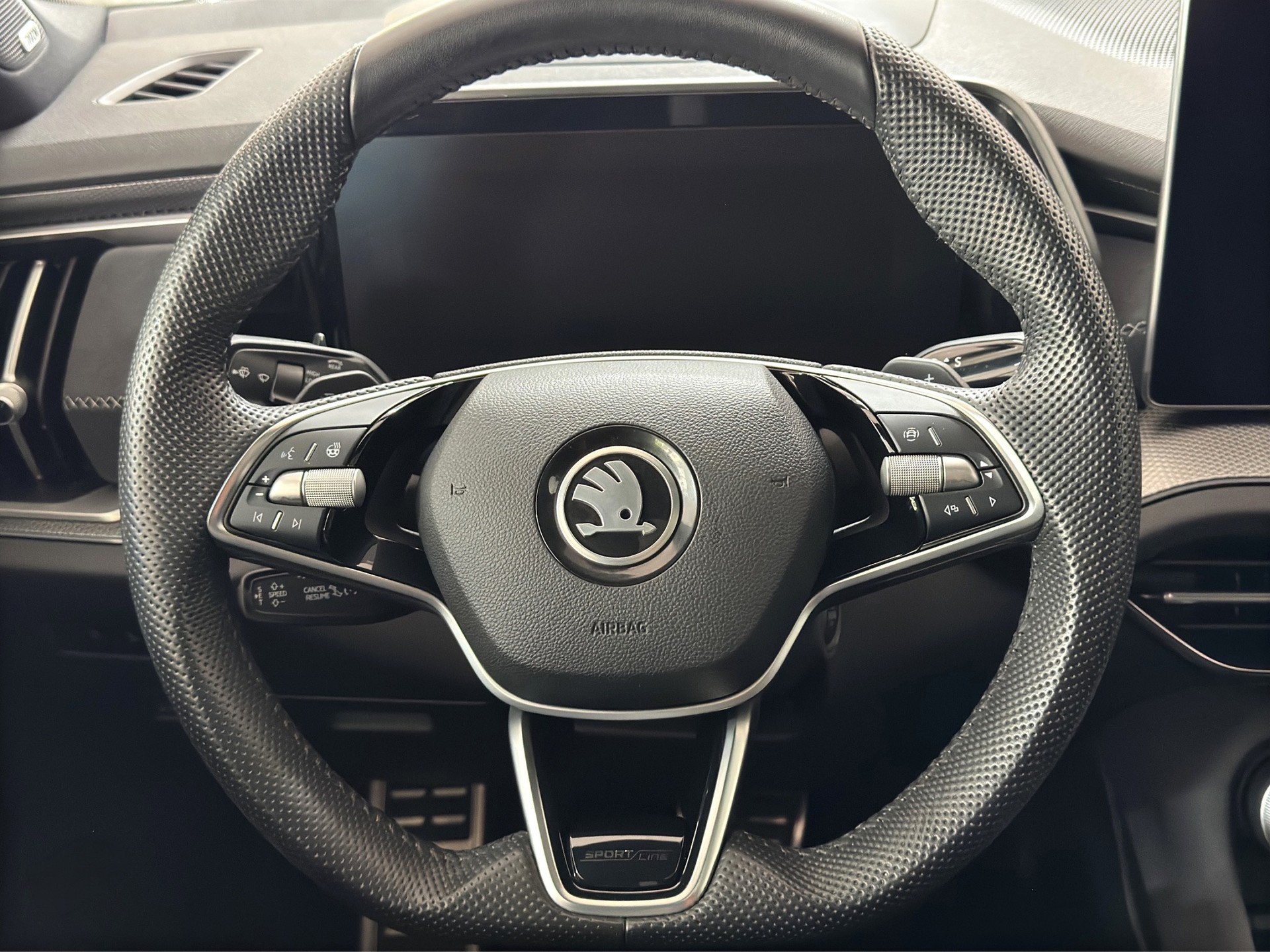 SKODA Kodiaq 1.5 TSI Sportline MHEV 7-PLätzer "Pano-AHK-20"Alu-Head-UP"-image-15