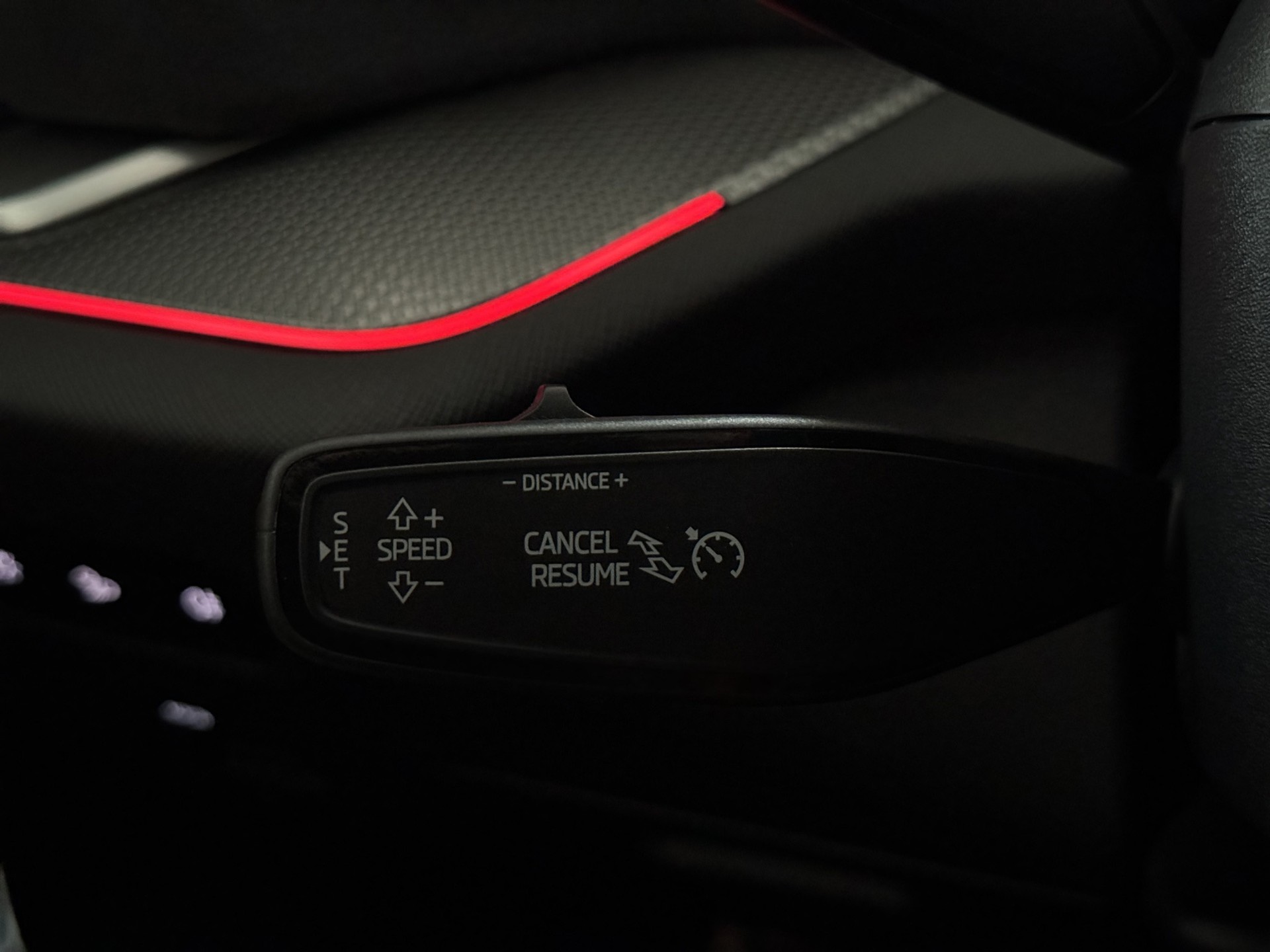 SKODA Kodiaq 1.5 TSI Sportline MHEV 7-PLätzer "Pano-AHK-20"Alu-Head-UP"-image-17