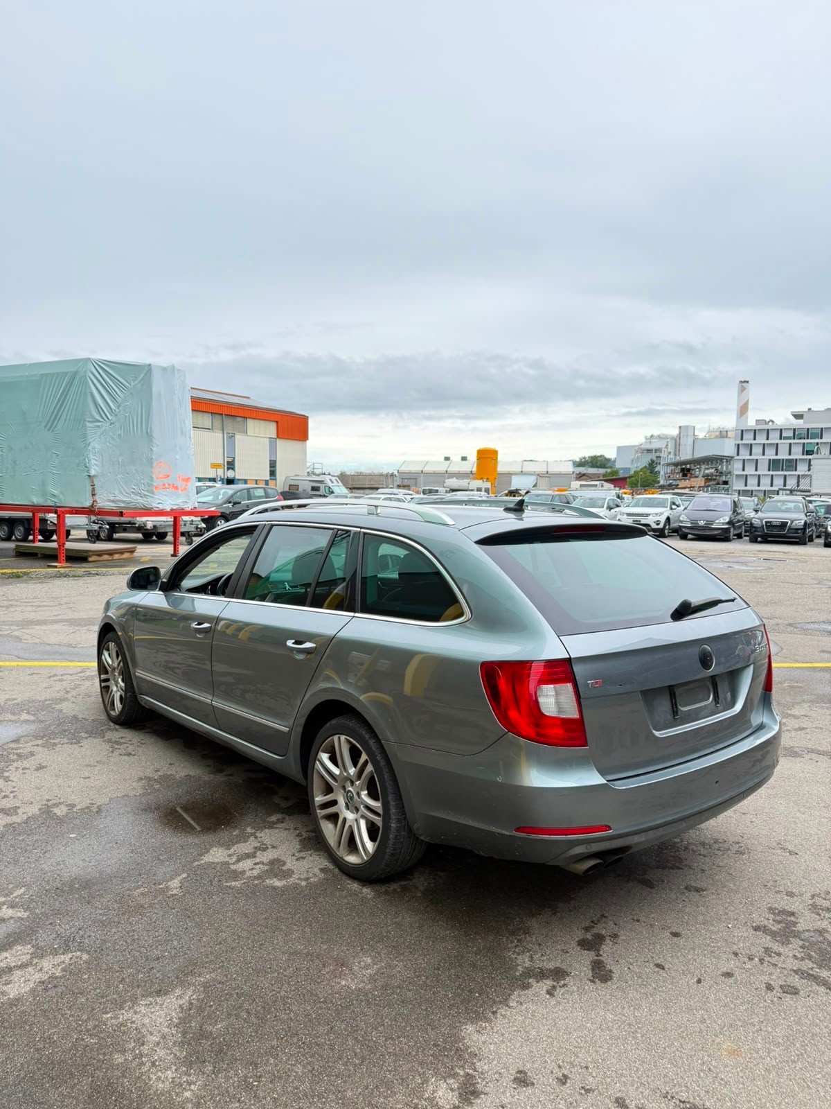 SKODA Superb Combi 2.0 TDi Ambition DSG-image-4