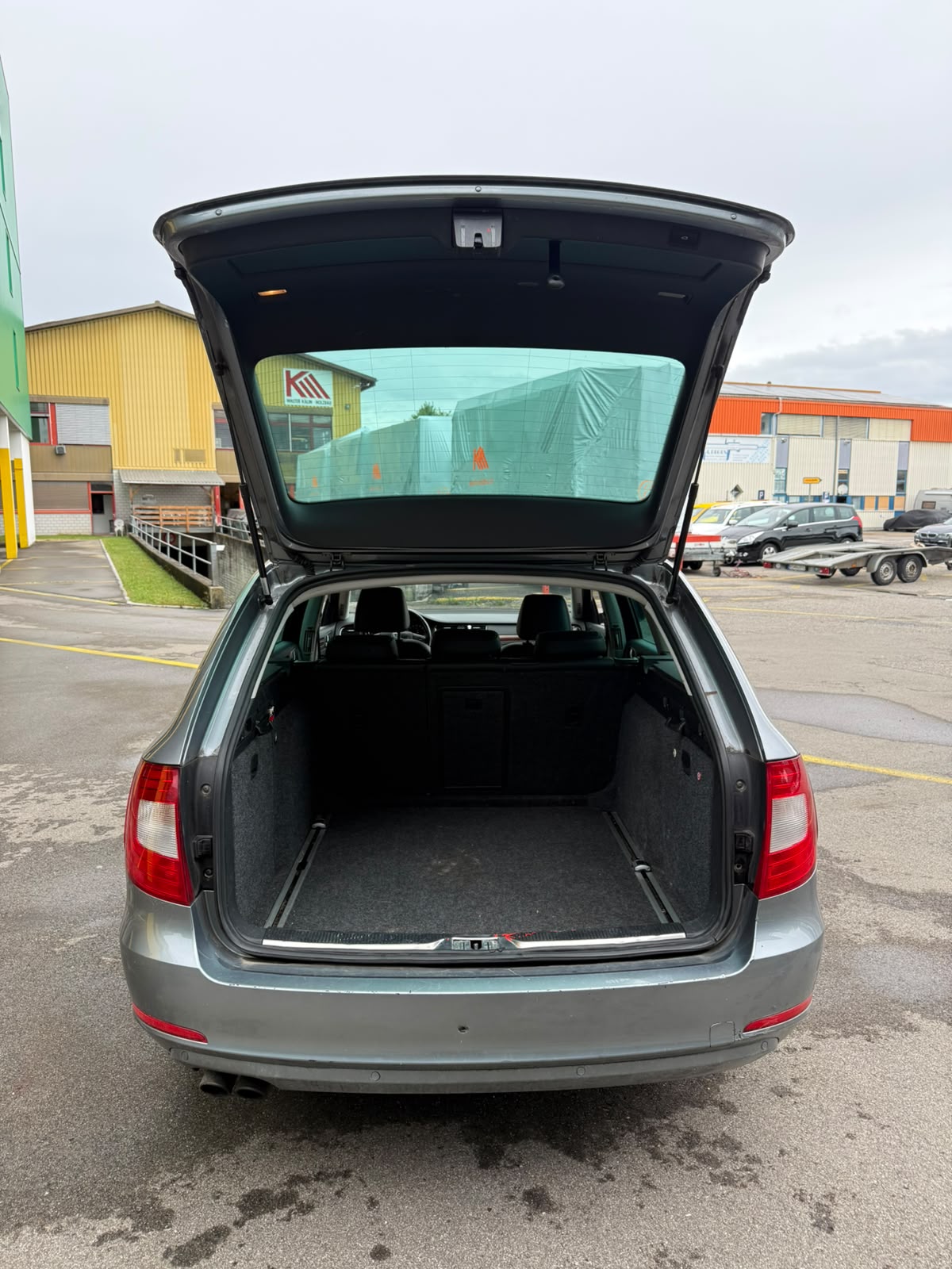 SKODA Superb Combi 2.0 TDi Ambition DSG-image-14