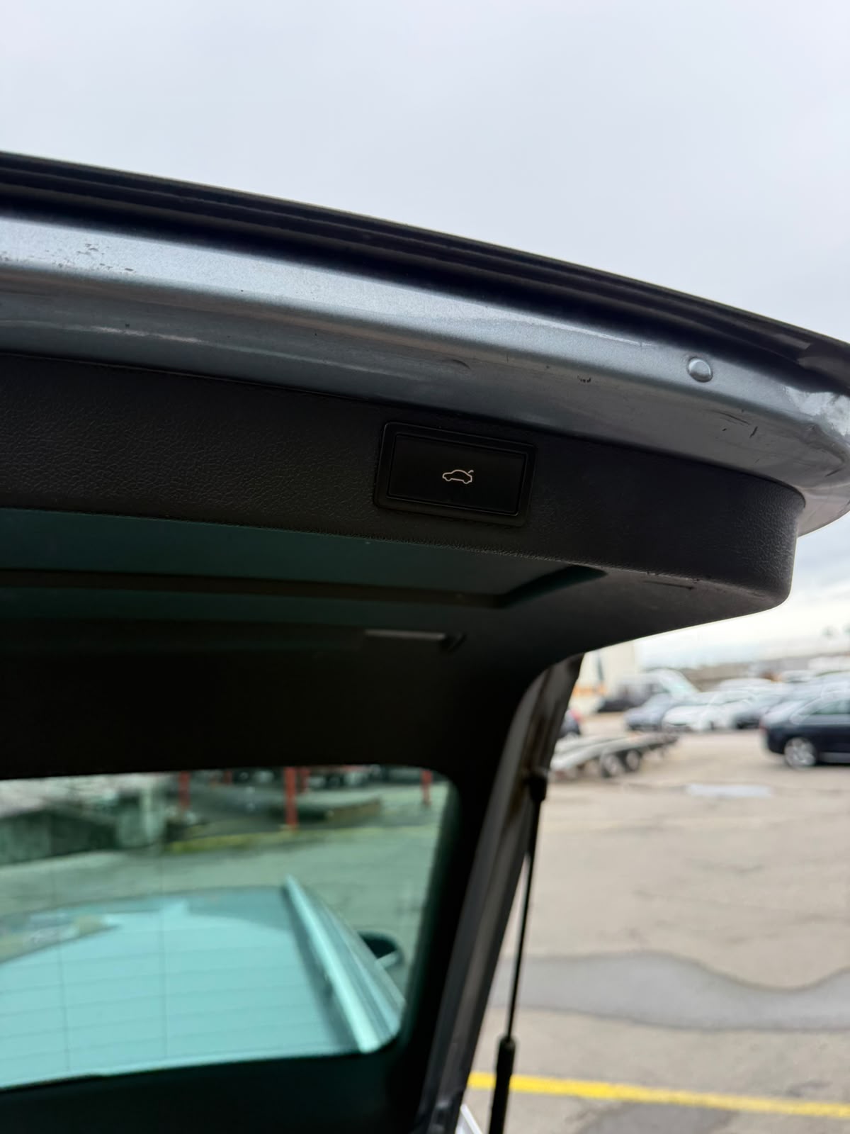 SKODA Superb Combi 2.0 TDi Ambition DSG-image-15