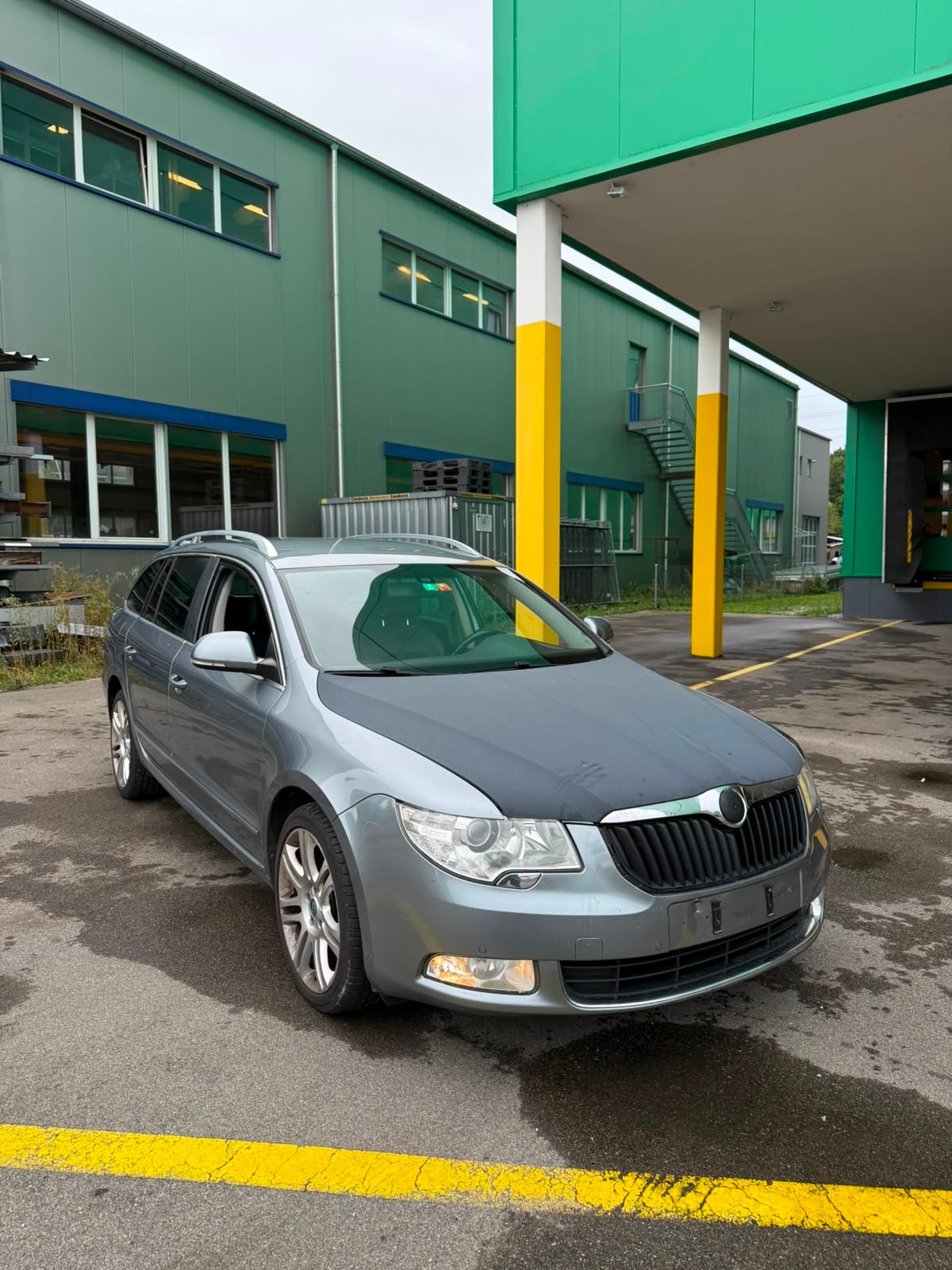 SKODA Superb Combi 2.0 TDi Ambition DSG-image-0