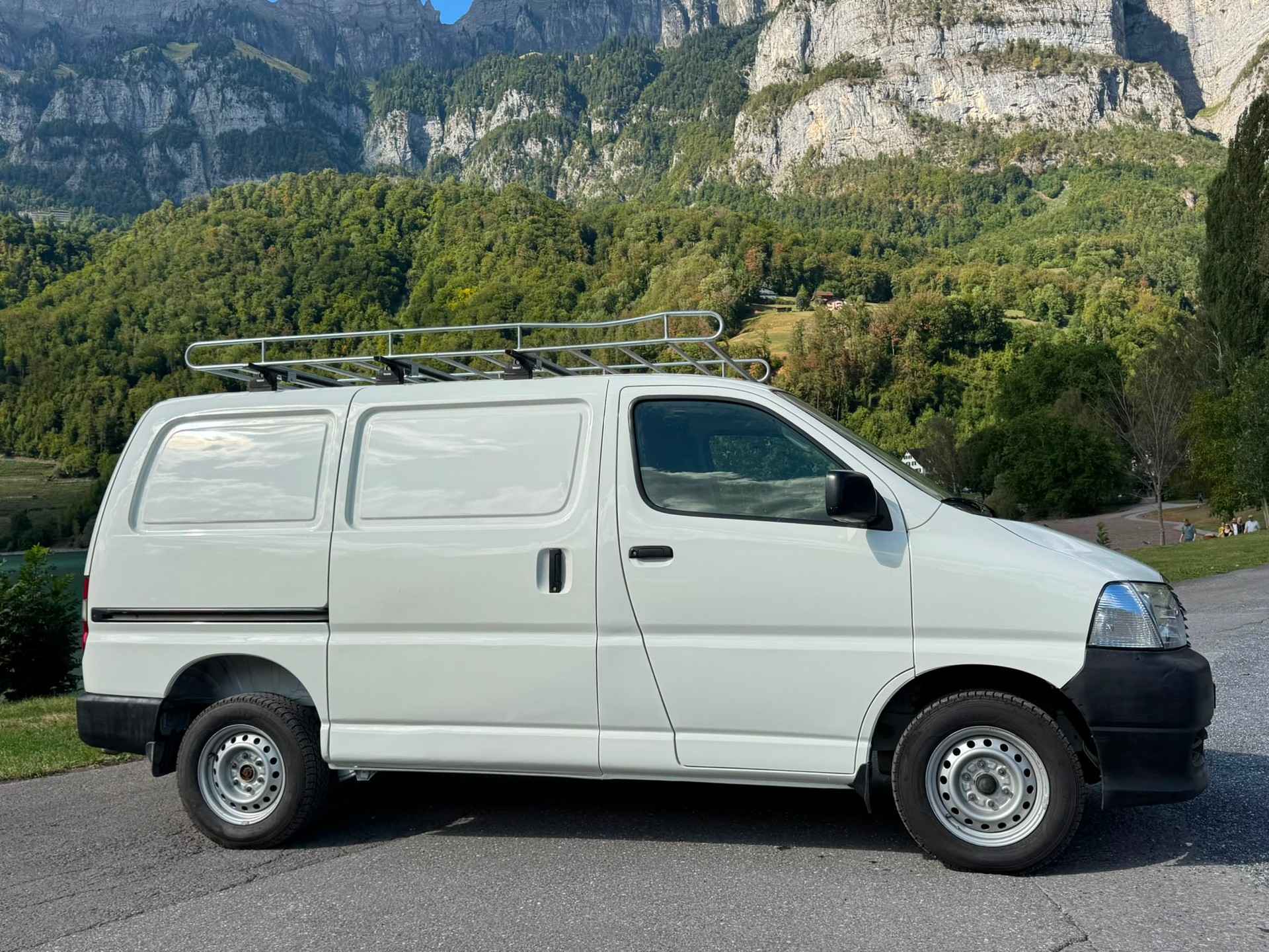 TOYOTA Hiace D-4D Van SWB-image-3