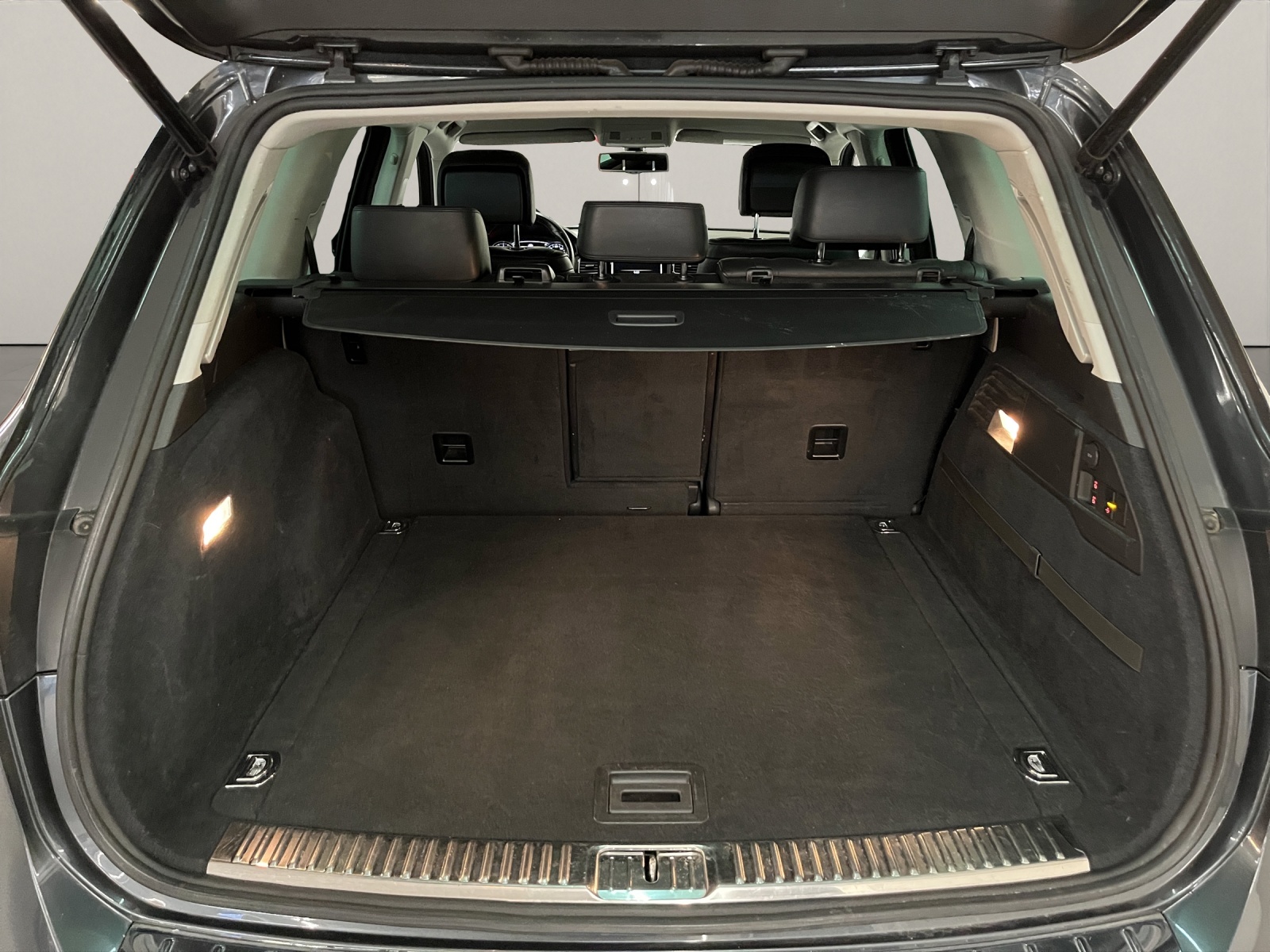 VW Touareg 3.0 V6 TDI 245 BMT Black Pearl-image-16