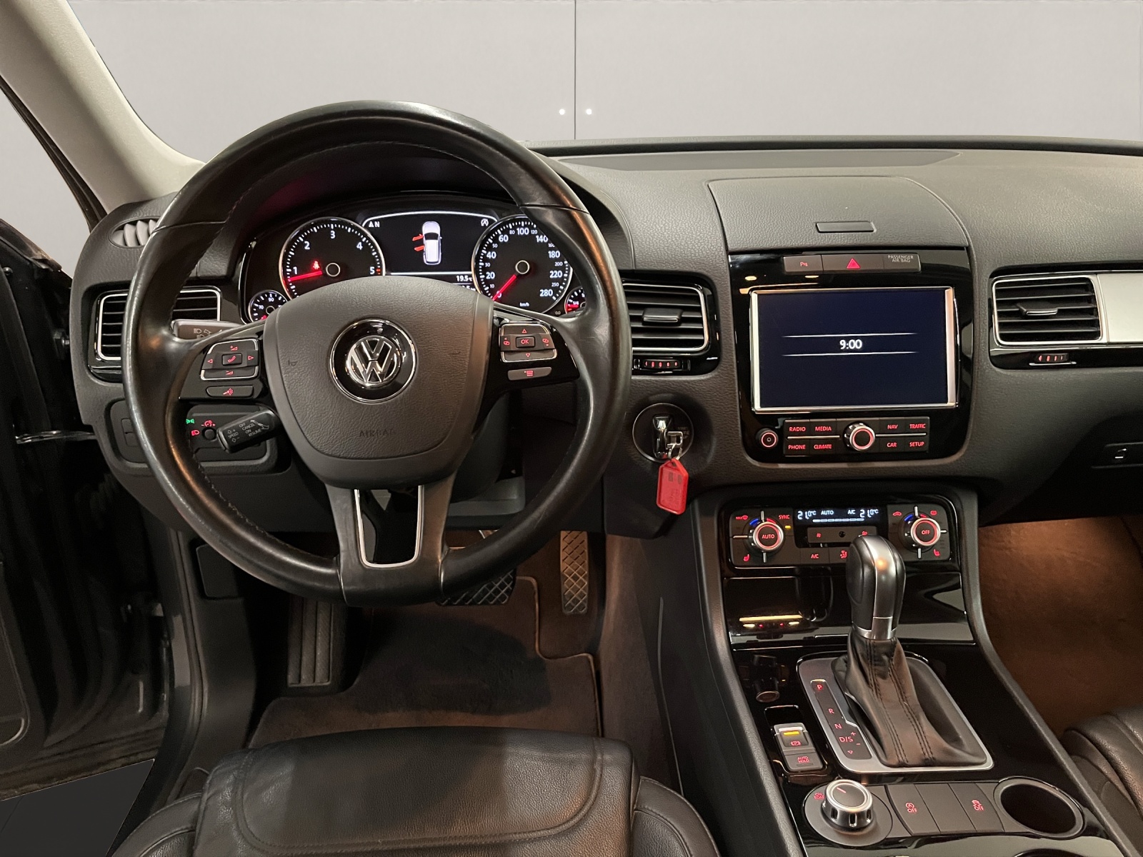 VW Touareg 3.0 V6 TDI 245 BMT Black Pearl-image-8