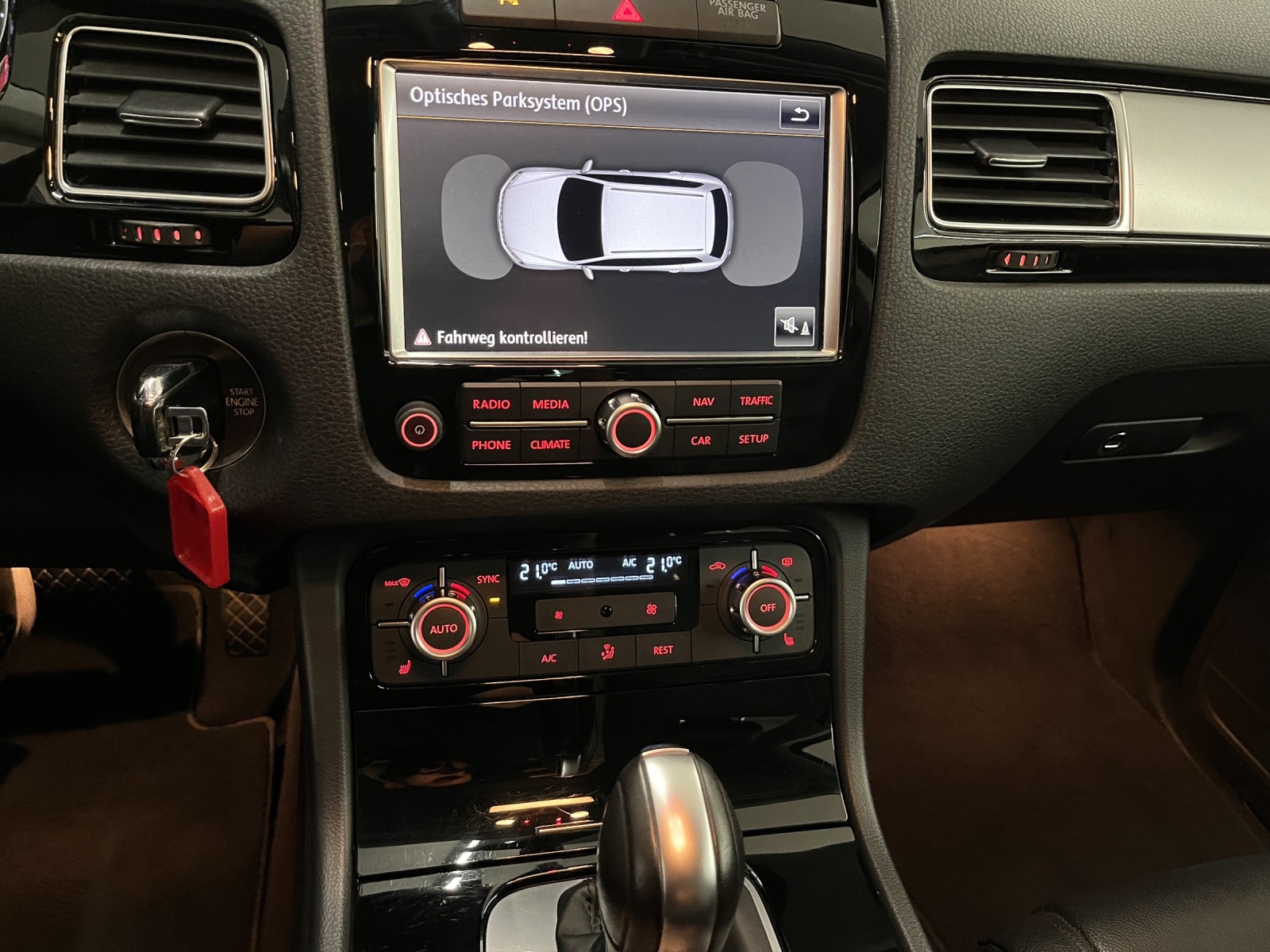 VW Touareg 3.0 V6 TDI 245 BMT Black Pearl-image-11