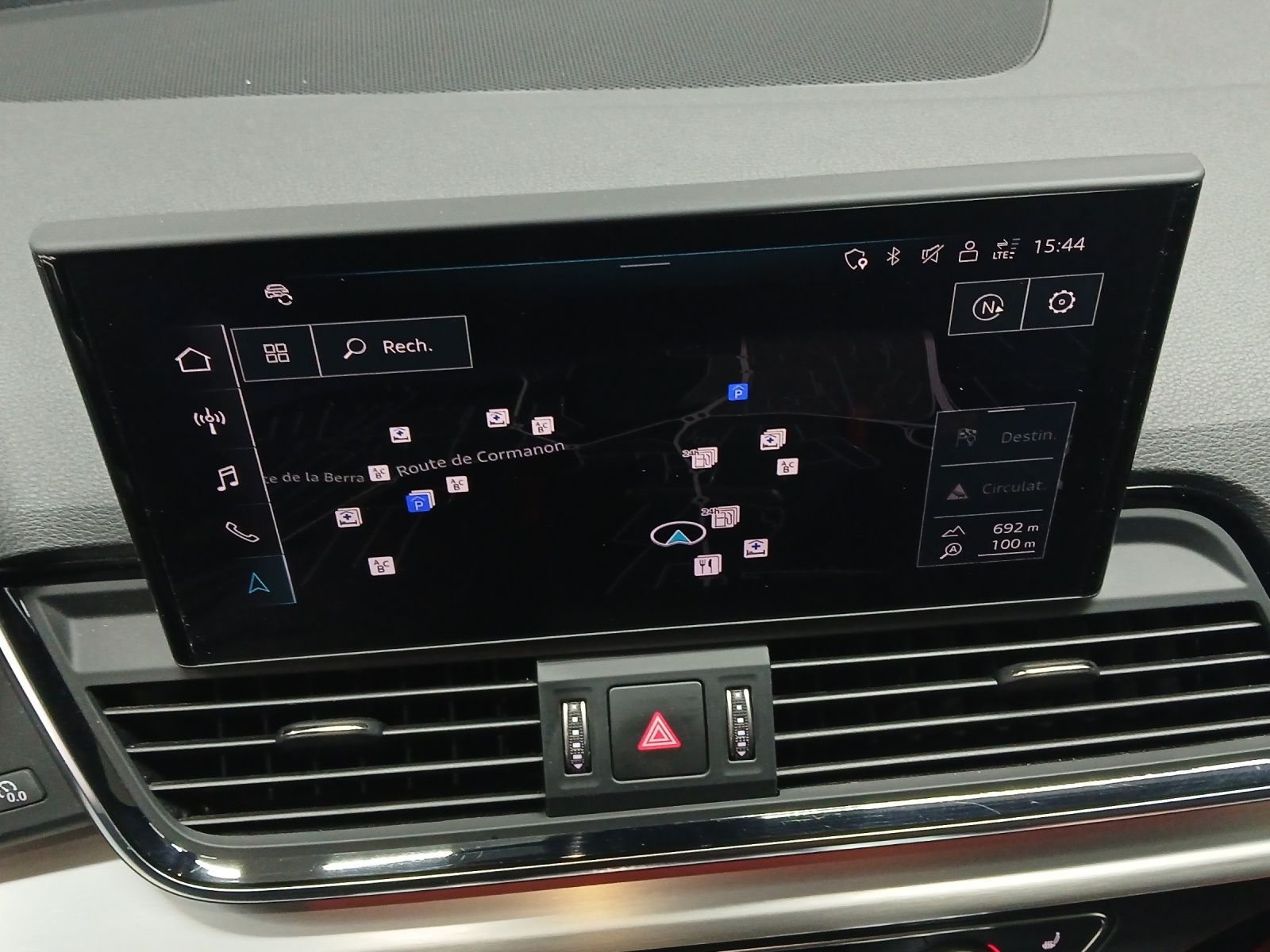 AUDI Q5 40 TDI Black Edition quattro S-tronic-image-14