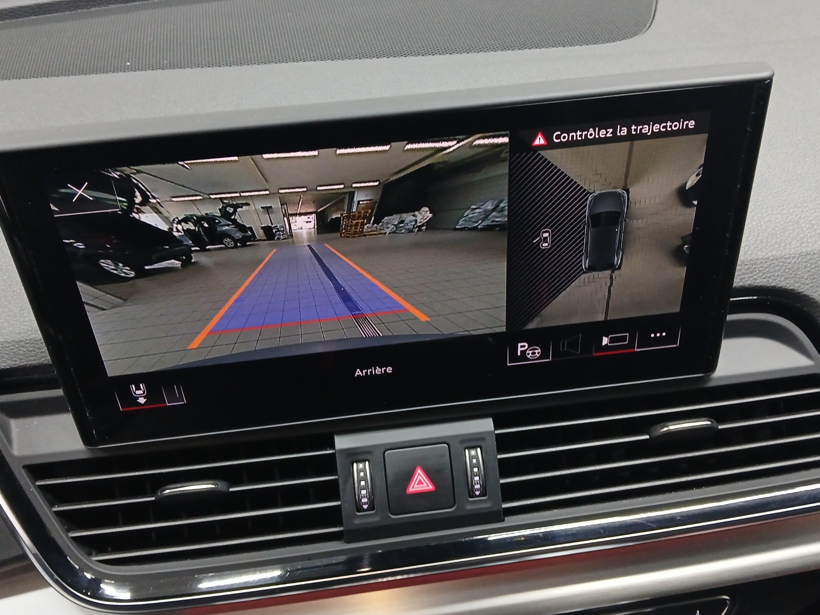 AUDI Q5 40 TDI Black Edition quattro S-tronic-image-15