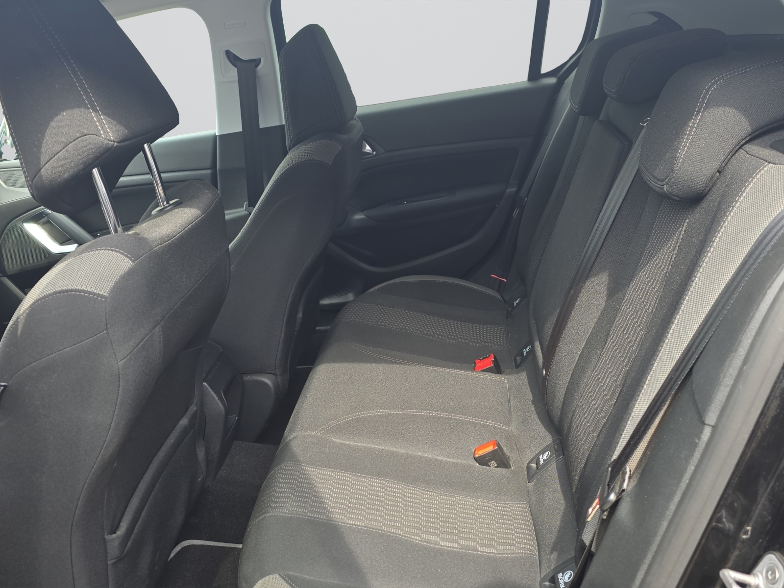 PEUGEOT 308 1.6 BlueHDi Style-image-6