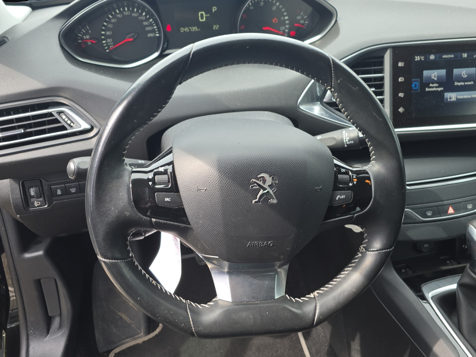PEUGEOT 308 1.6 BlueHDi Style-image-9